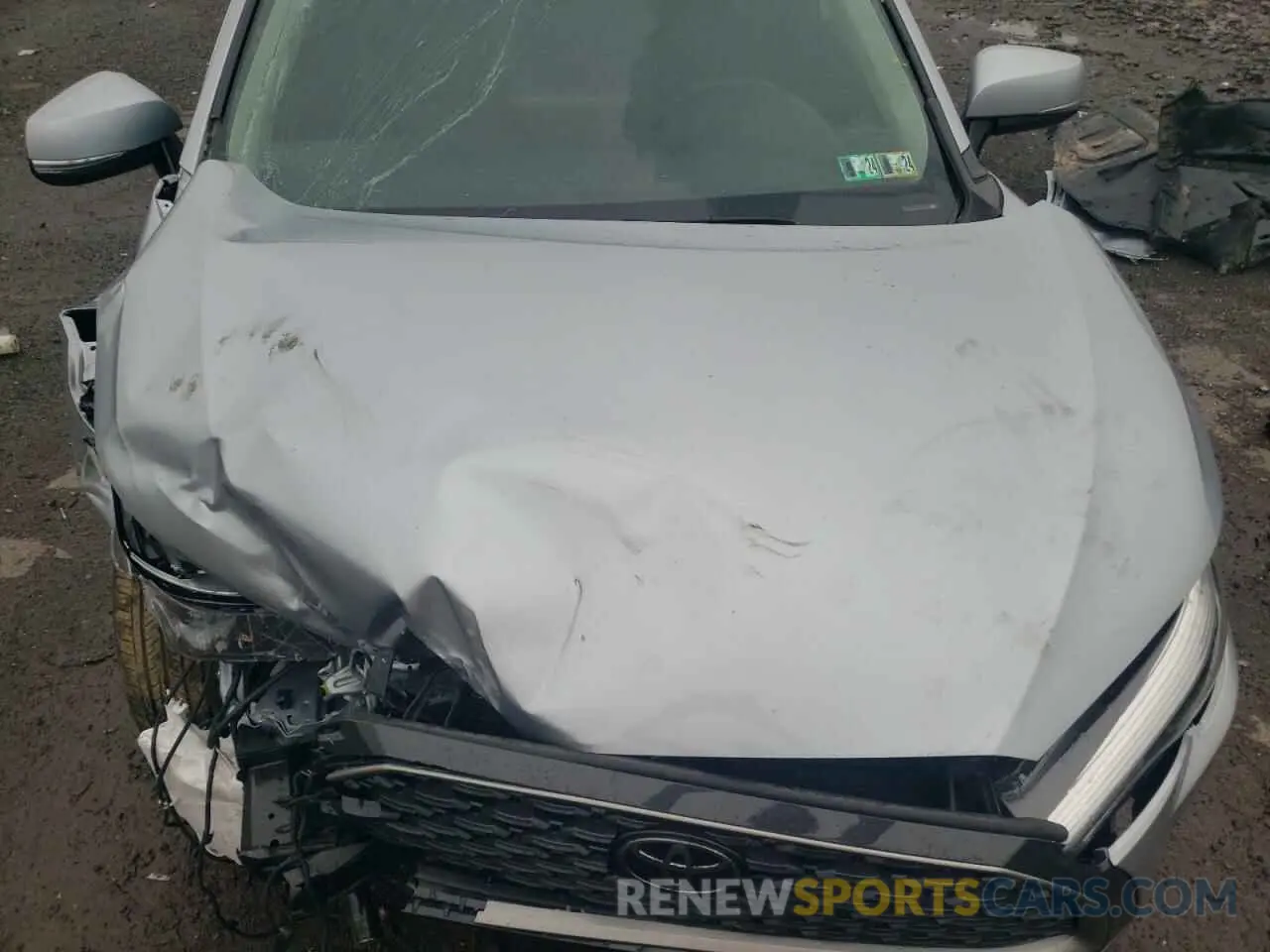 12 Photograph of a damaged car 7MUDAAAG7NV028601 TOYOTA COROLLA CR 2022