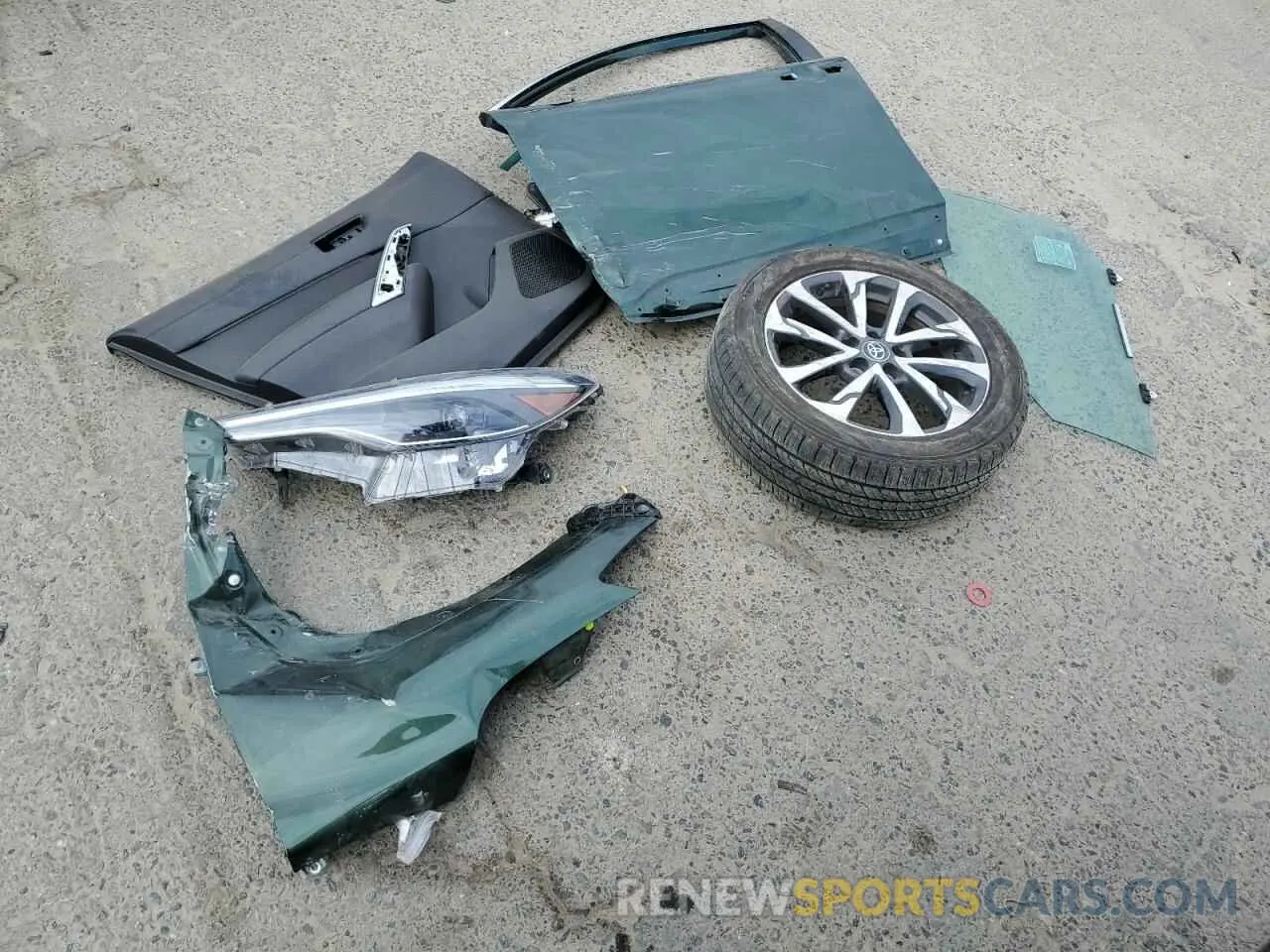 12 Photograph of a damaged car 7MUDAAAG8NV029059 TOYOTA COROLLA CR 2022