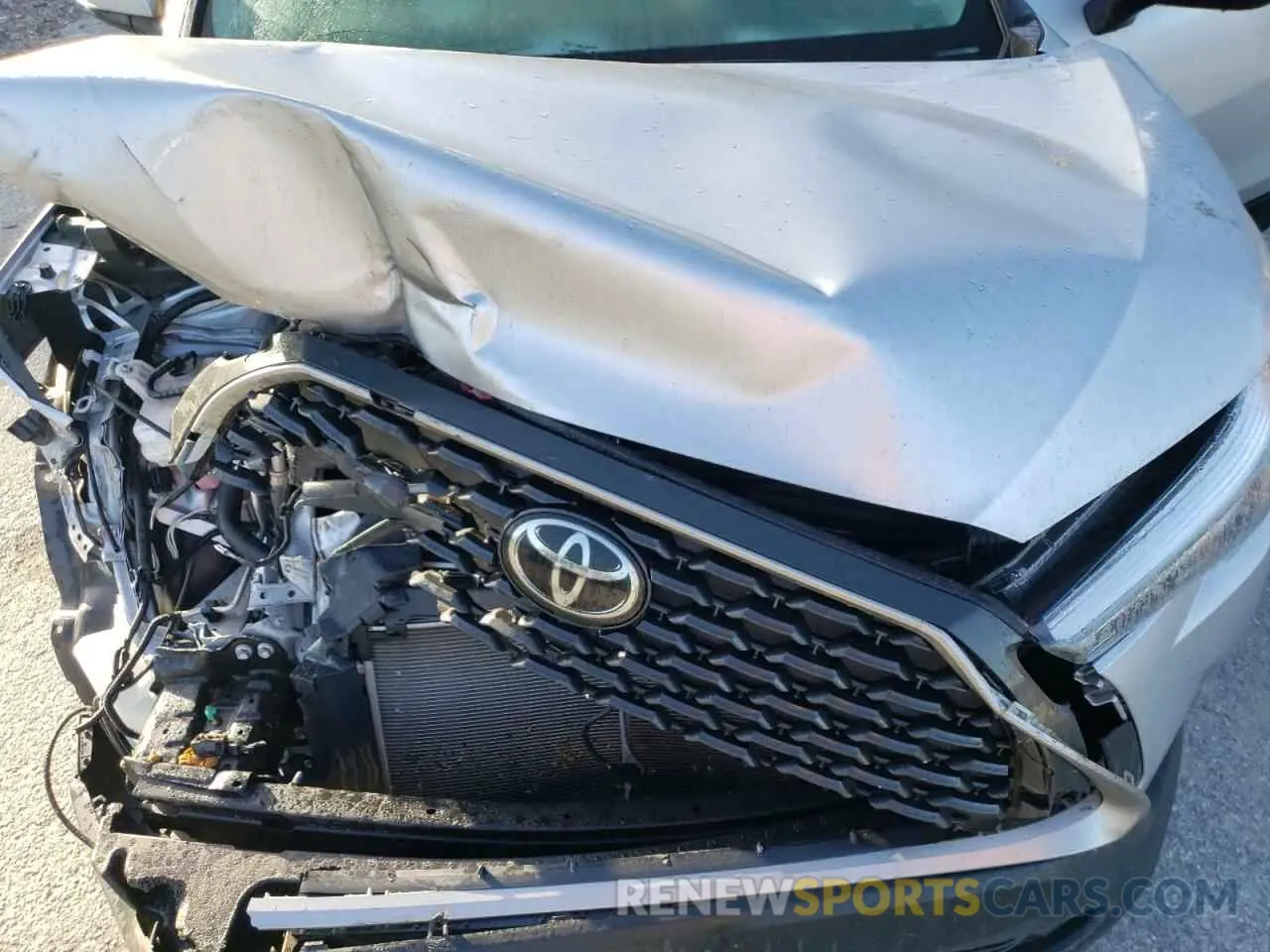 12 Photograph of a damaged car 7MUEAAAG3NV007118 TOYOTA COROLLA CR 2022