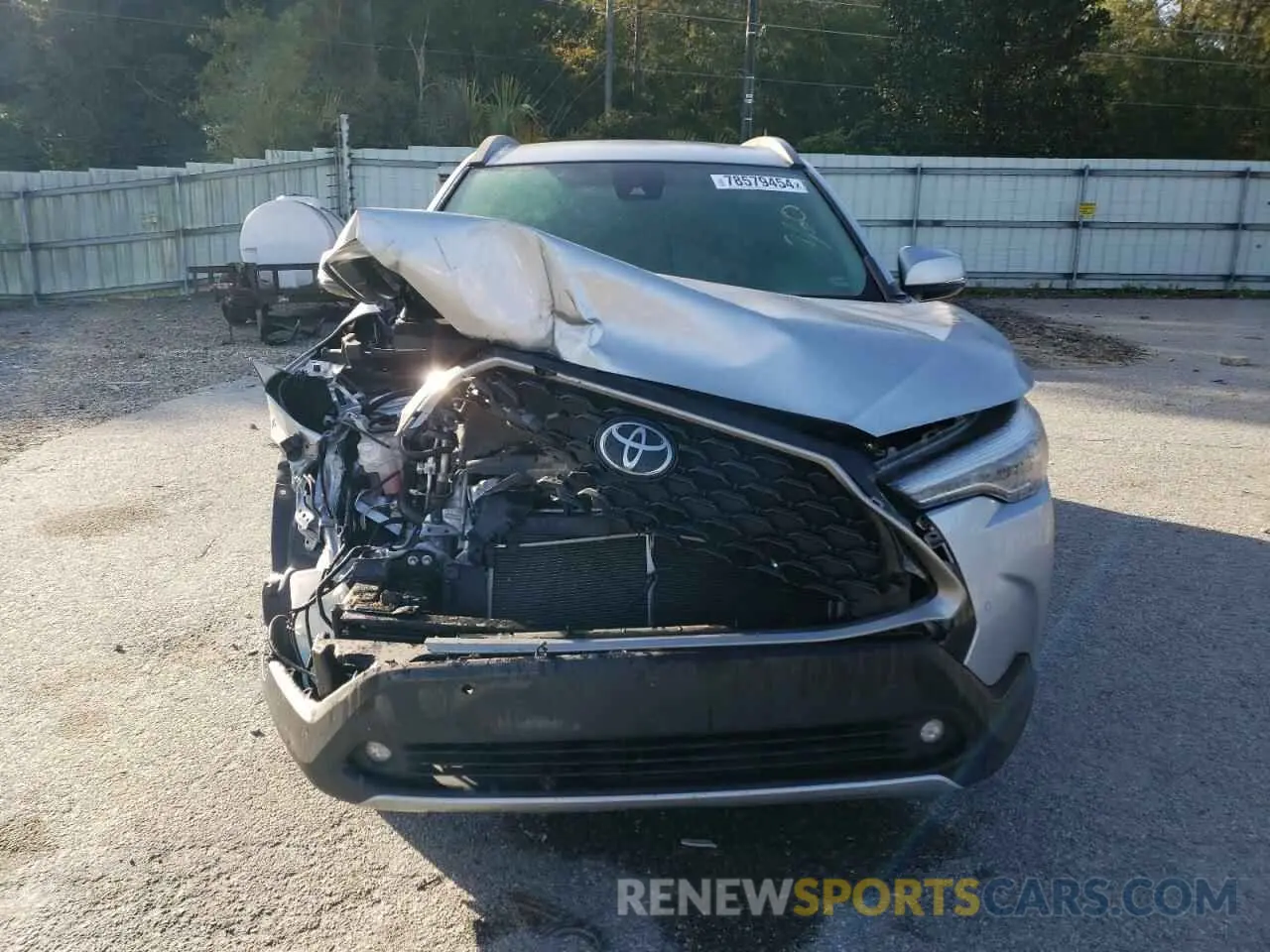 5 Photograph of a damaged car 7MUEAAAG3NV007118 TOYOTA COROLLA CR 2022