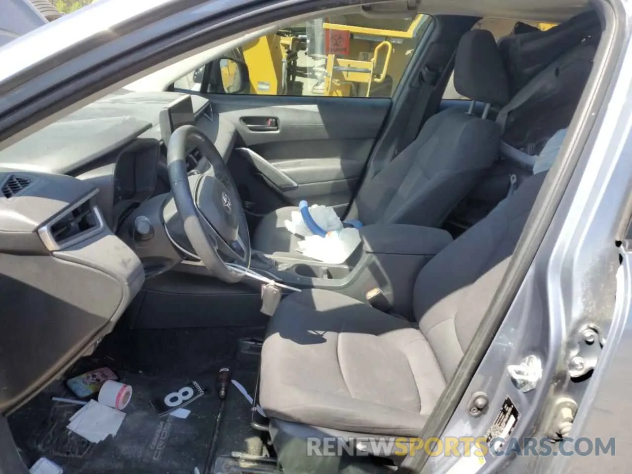 7 Photograph of a damaged car 7MUBAAAG3PV043803 TOYOTA COROLLA CR 2023