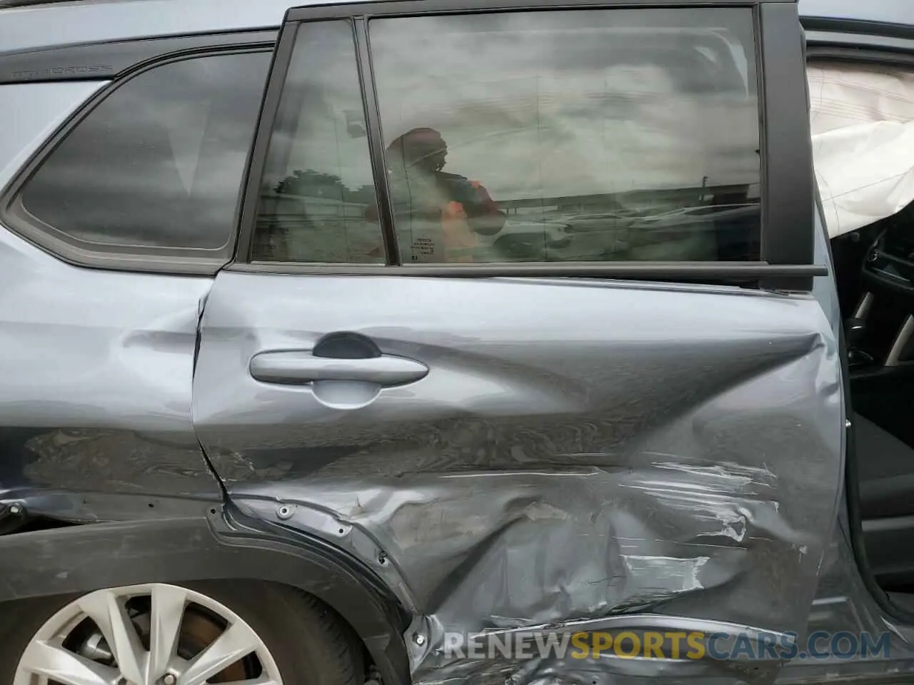 11 Photograph of a damaged car 7MUBAAAG6PV039048 TOYOTA COROLLA CR 2023