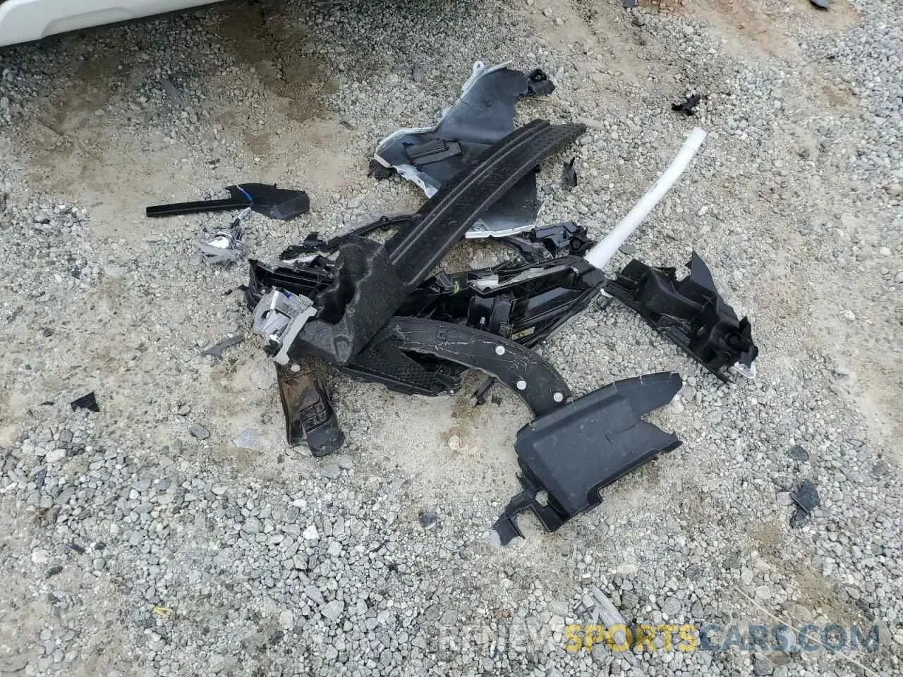 15 Photograph of a damaged car 7MUAAAAG0RV108878 TOYOTA COROLLA CR 2024