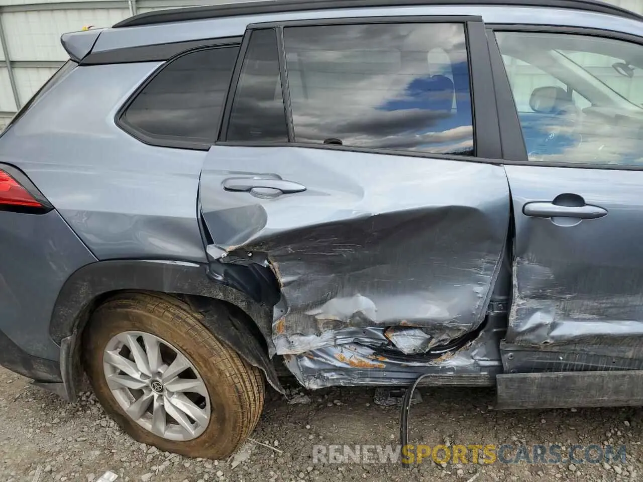 11 Photograph of a damaged car 7MUBAABG9RV115413 TOYOTA COROLLA CR 2024