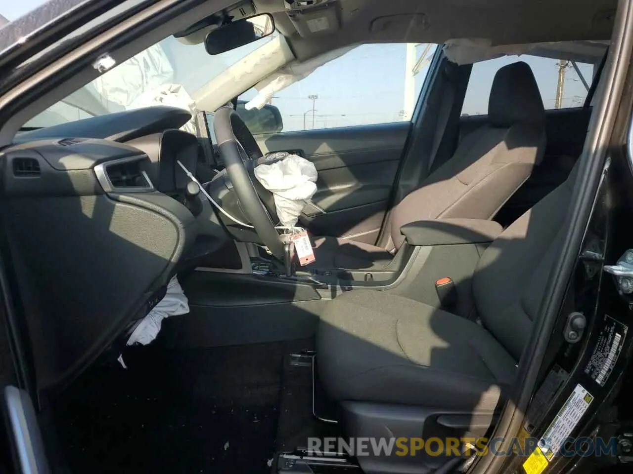 7 Photograph of a damaged car 7MUCAABG5RV105305 TOYOTA COROLLA CR 2024