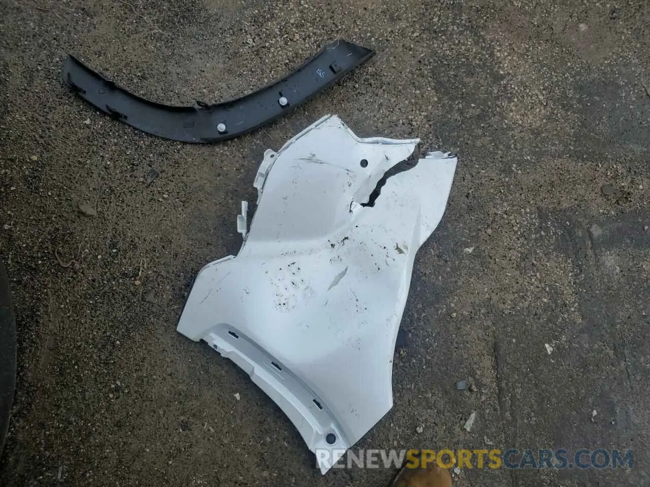 13 Photograph of a damaged car 7MUDAABG7RV107402 TOYOTA COROLLA CR 2024