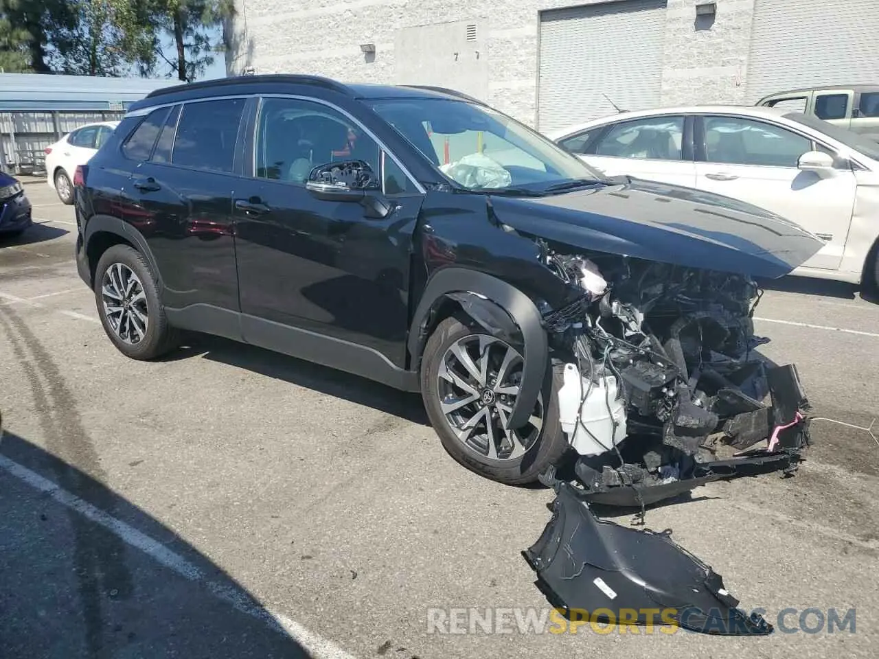 4 Photograph of a damaged car 7MUDAABG0SV121390 TOYOTA COROLLA CR 2025