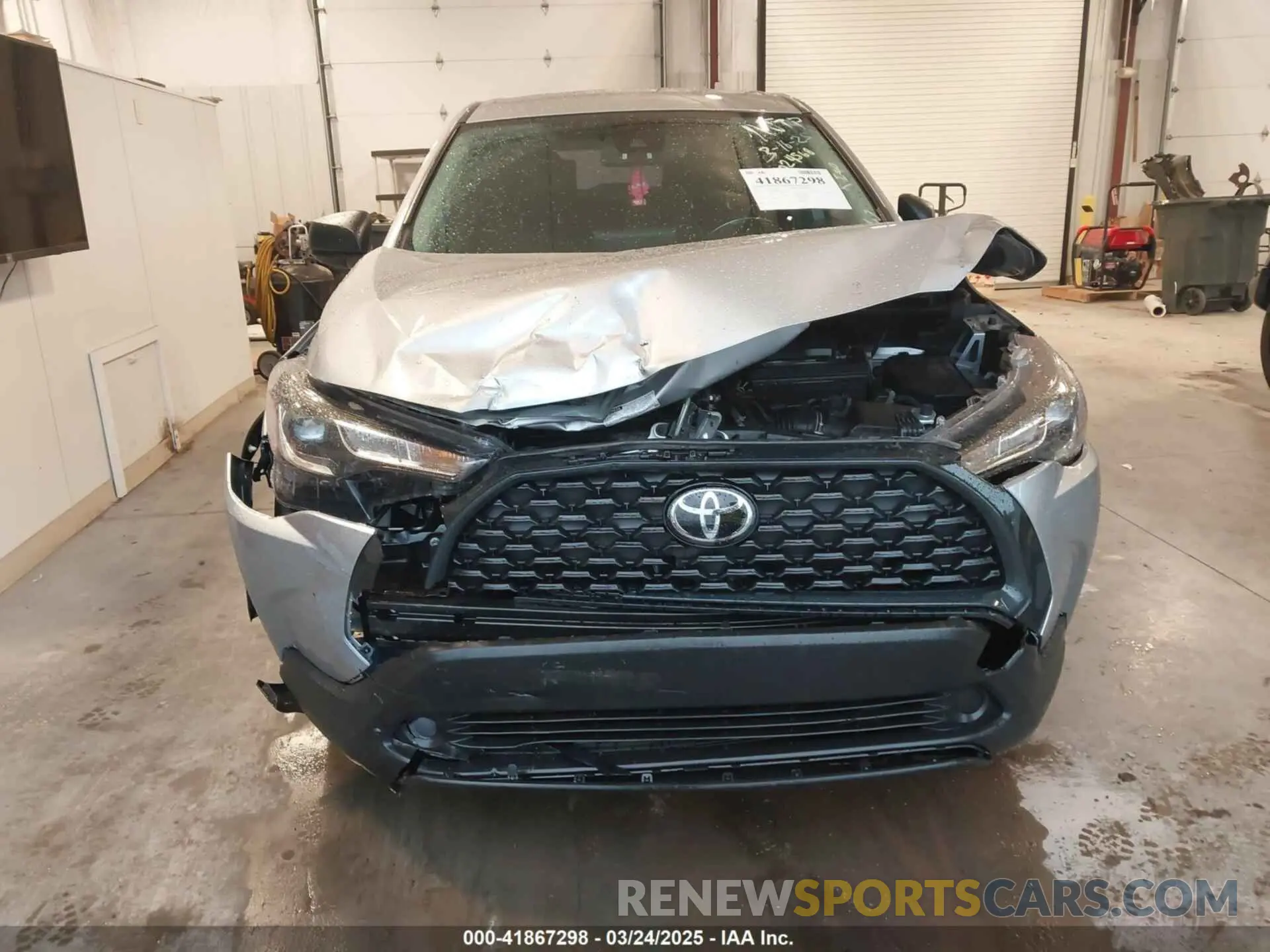 12 Photograph of a damaged car 7MUAAAAG0NV024568 TOYOTA COROLLA CROSS 2022