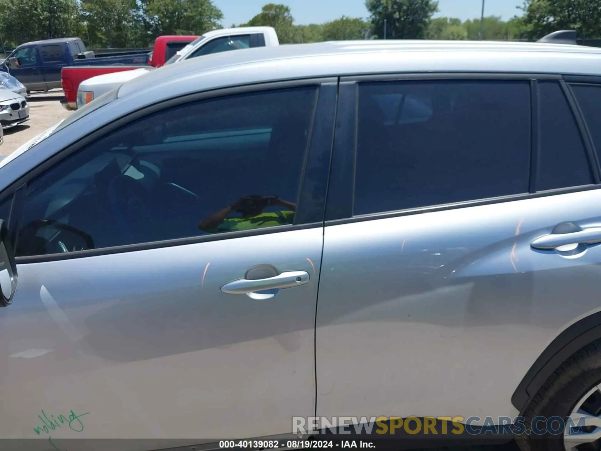 15 Photograph of a damaged car 7MUAAAAG2NV036950 TOYOTA COROLLA CROSS 2022