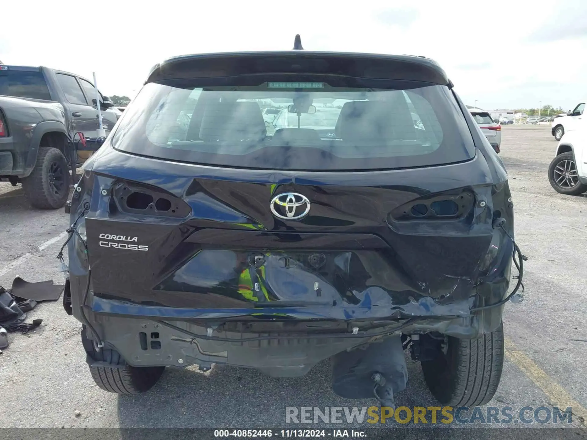 16 Photograph of a damaged car 7MUAAAAG5NV027269 TOYOTA COROLLA CROSS 2022