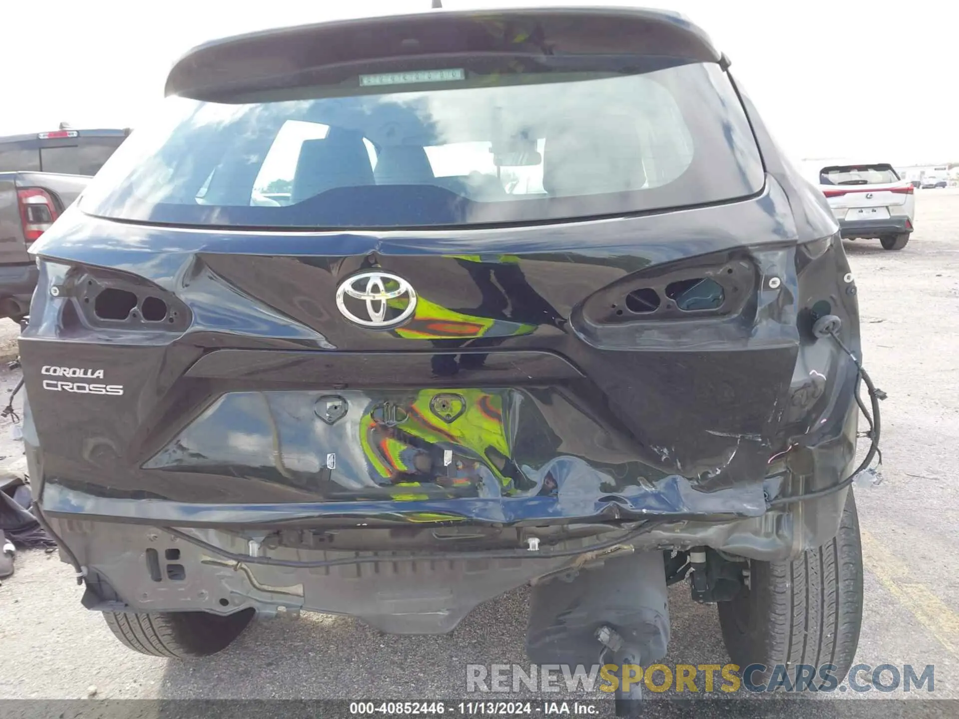 6 Photograph of a damaged car 7MUAAAAG5NV027269 TOYOTA COROLLA CROSS 2022