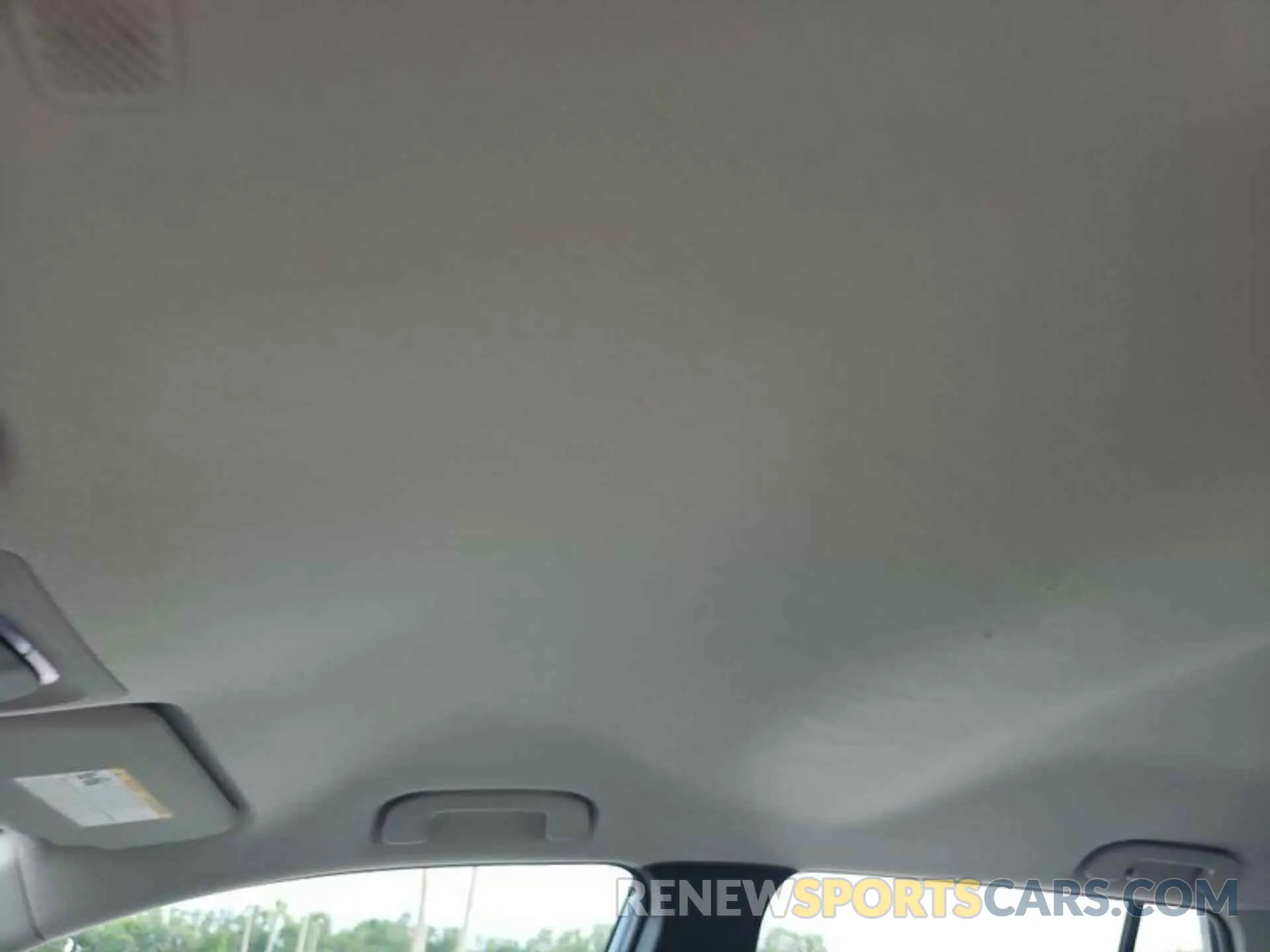 6 Photograph of a damaged car 7MUAAAAG8NV017626 TOYOTA COROLLA CROSS 2022