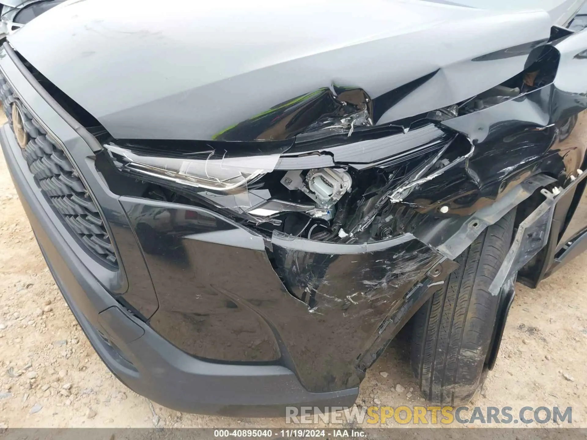 6 Photograph of a damaged car 7MUAAAAG8NV026388 TOYOTA COROLLA CROSS 2022