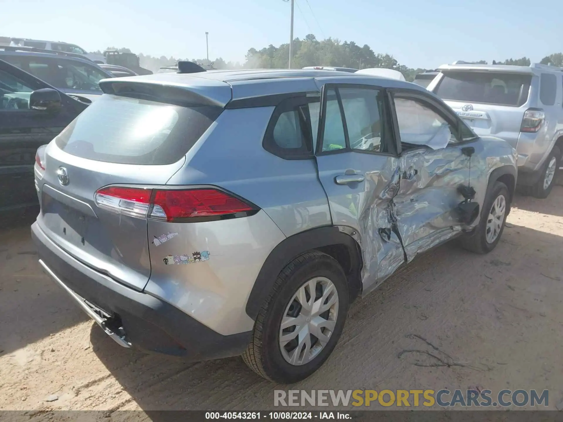 4 Photograph of a damaged car 7MUAAAAG9NV031485 TOYOTA COROLLA CROSS 2022