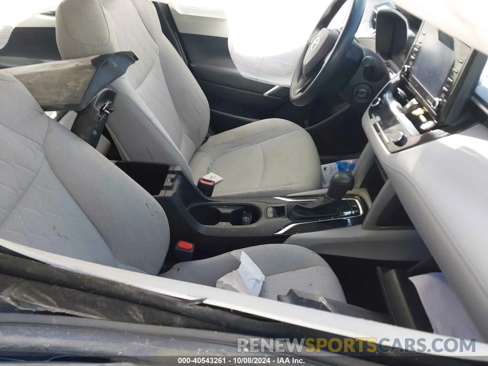 5 Photograph of a damaged car 7MUAAAAG9NV031485 TOYOTA COROLLA CROSS 2022