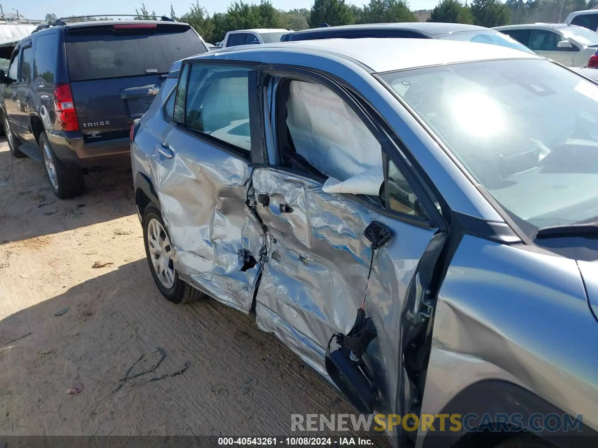 6 Photograph of a damaged car 7MUAAAAG9NV031485 TOYOTA COROLLA CROSS 2022