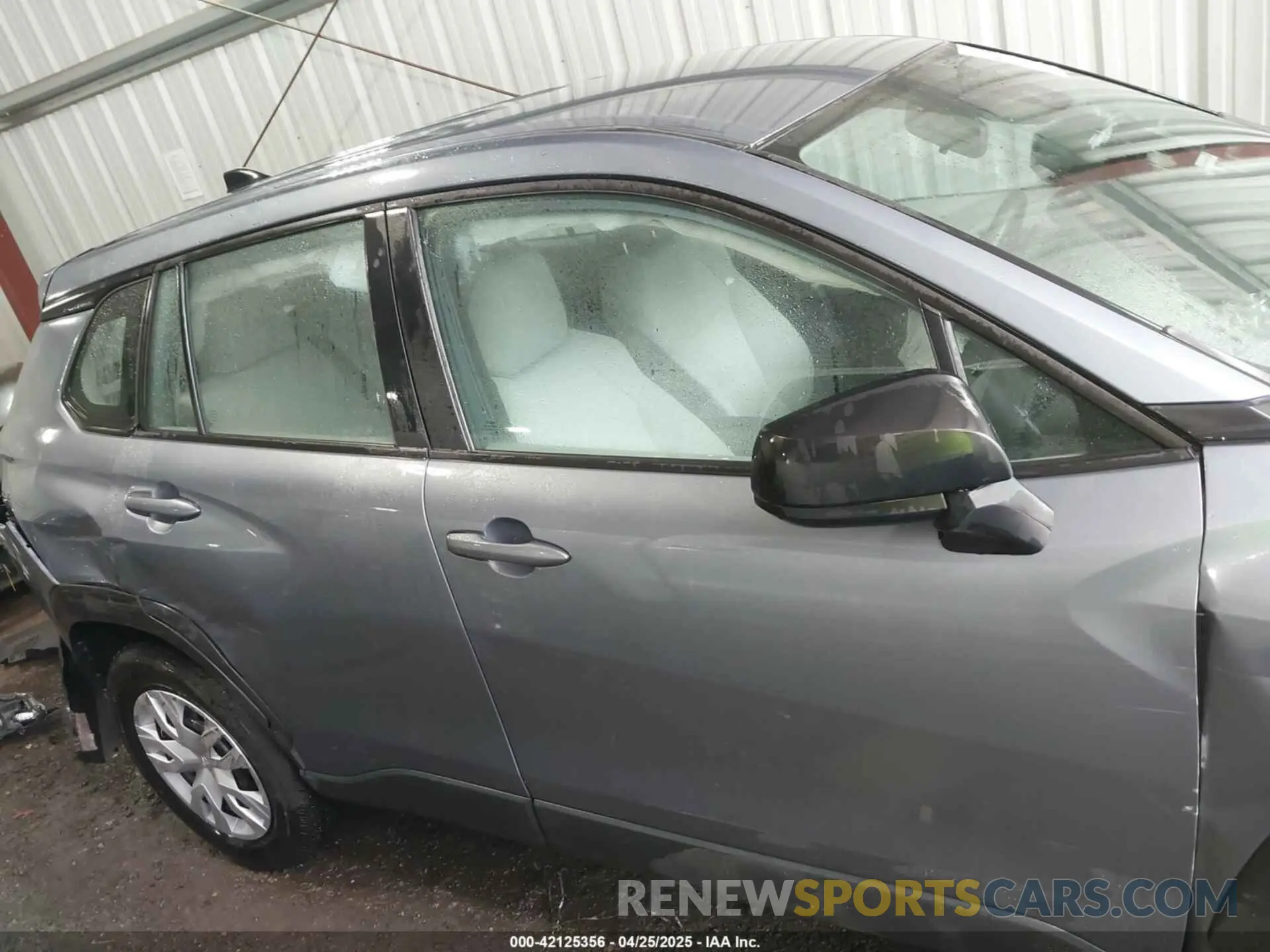 13 Photograph of a damaged car 7MUAAAAG9NV034659 TOYOTA COROLLA CROSS 2022
