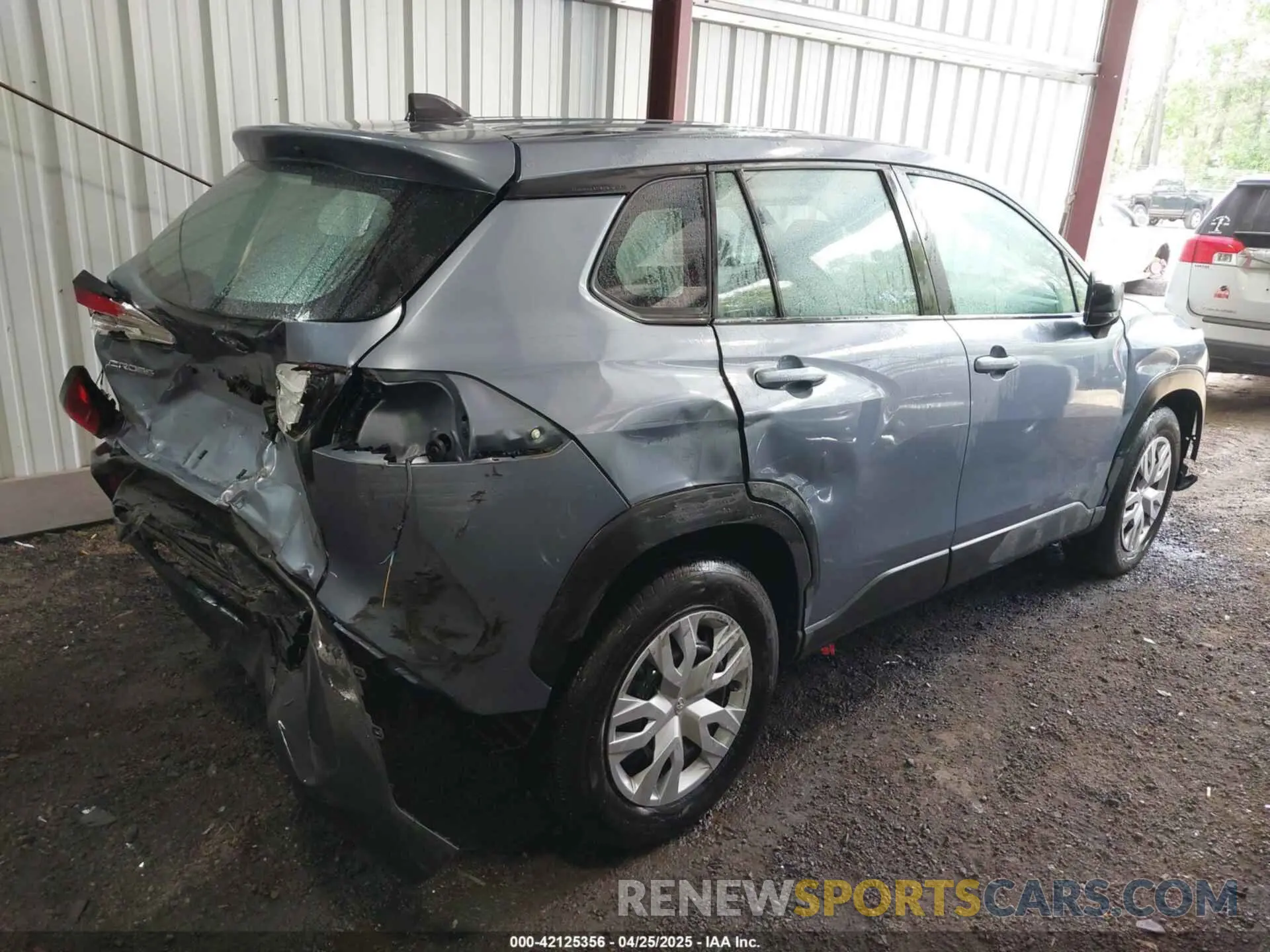 4 Photograph of a damaged car 7MUAAAAG9NV034659 TOYOTA COROLLA CROSS 2022