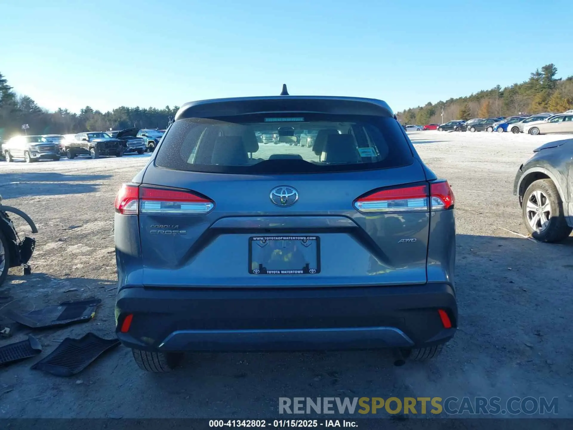 17 Photograph of a damaged car 7MUAAABG3NV020996 TOYOTA COROLLA CROSS 2022