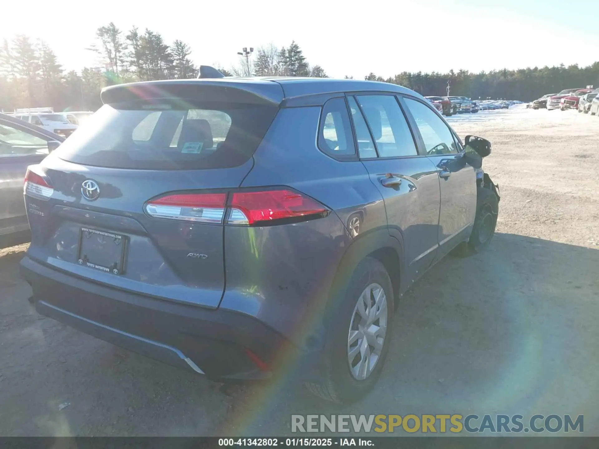 4 Photograph of a damaged car 7MUAAABG3NV020996 TOYOTA COROLLA CROSS 2022