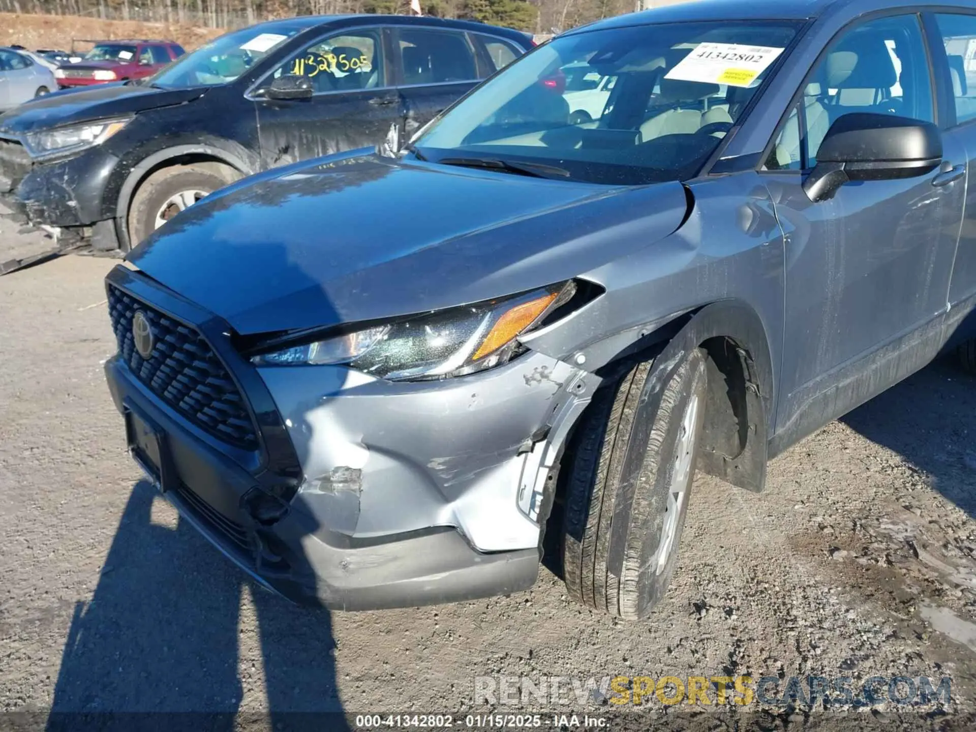 6 Photograph of a damaged car 7MUAAABG3NV020996 TOYOTA COROLLA CROSS 2022