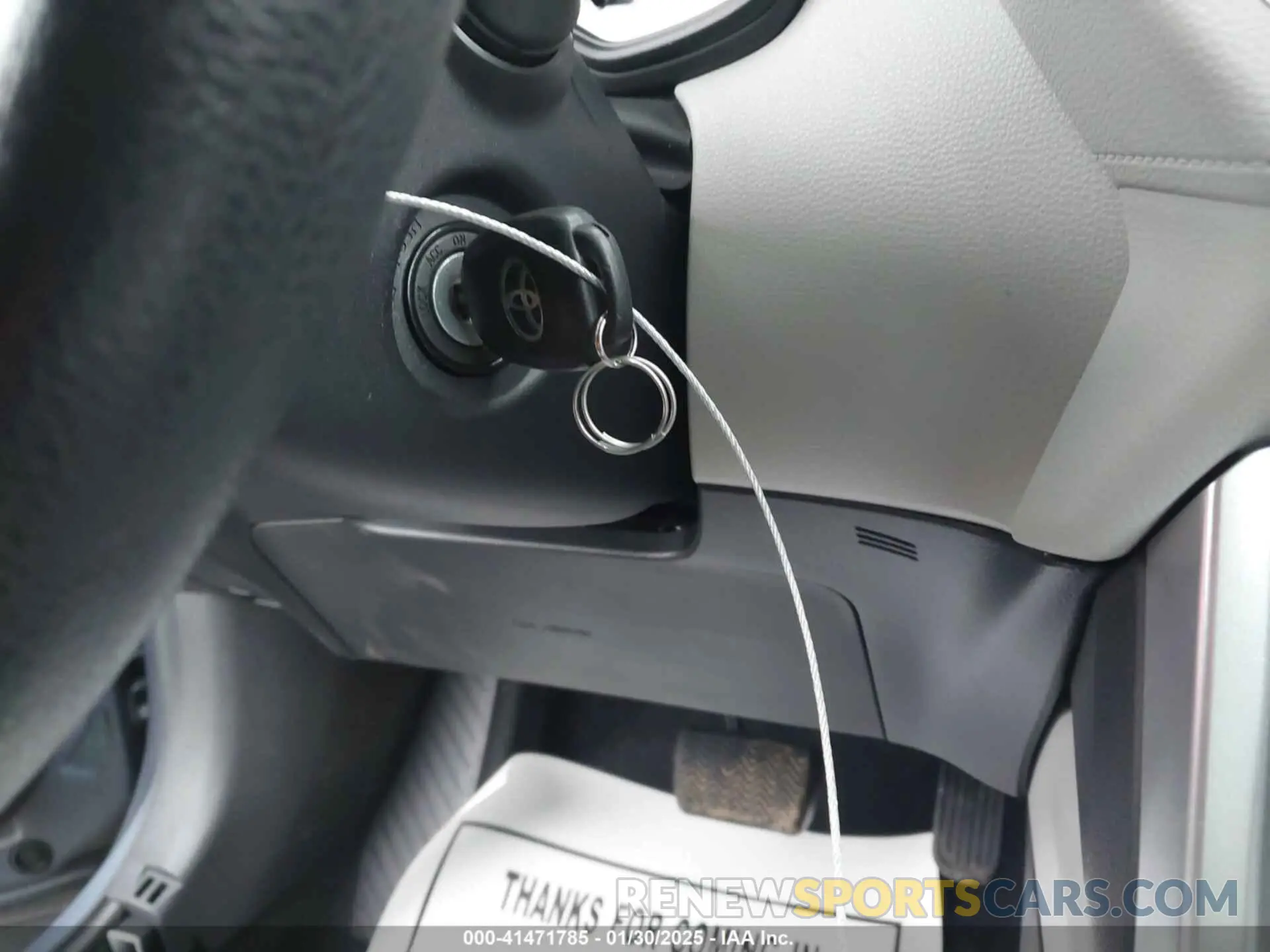 11 Photograph of a damaged car 7MUAAABG3NV040858 TOYOTA COROLLA CROSS 2022