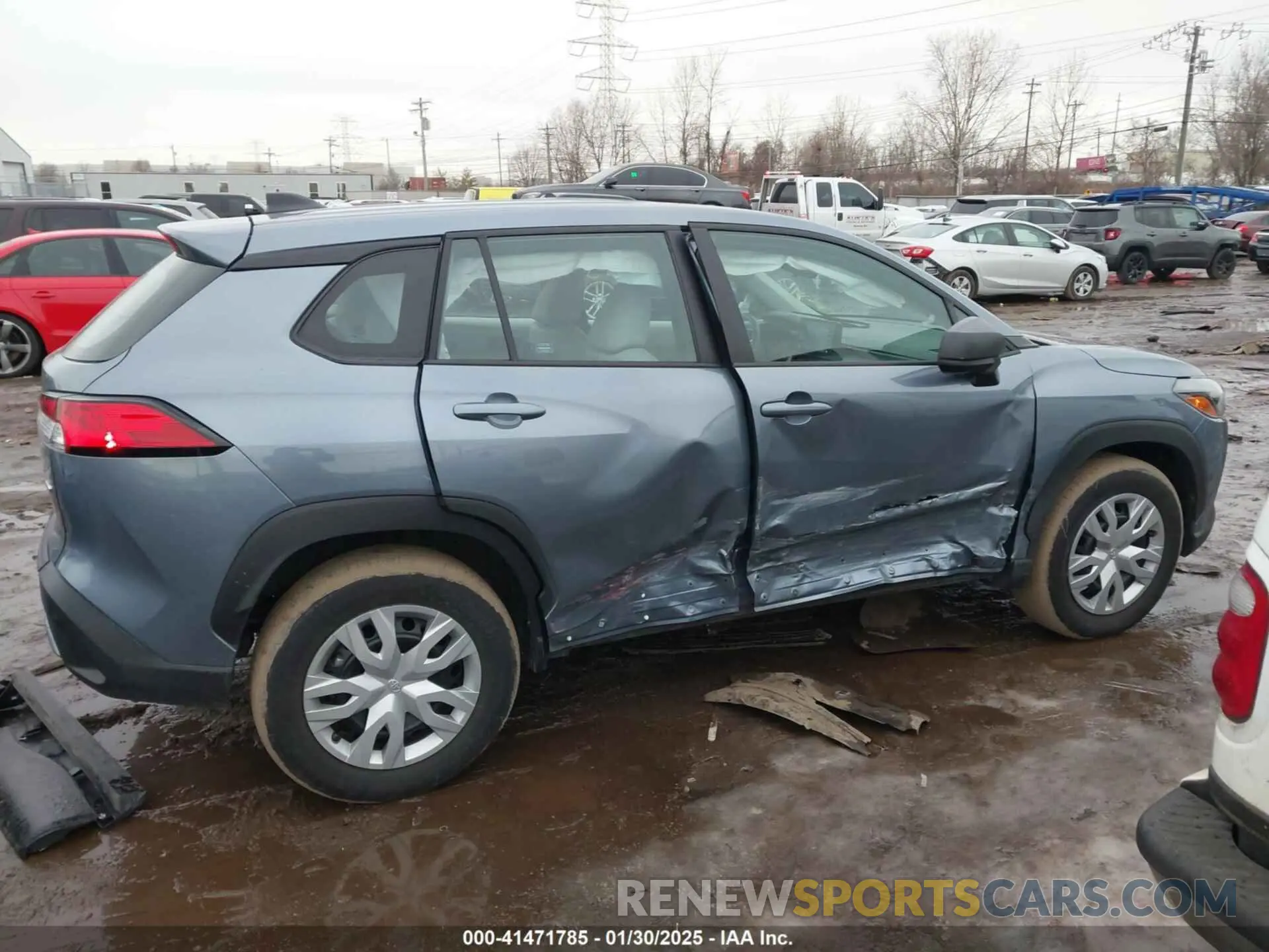 14 Photograph of a damaged car 7MUAAABG3NV040858 TOYOTA COROLLA CROSS 2022