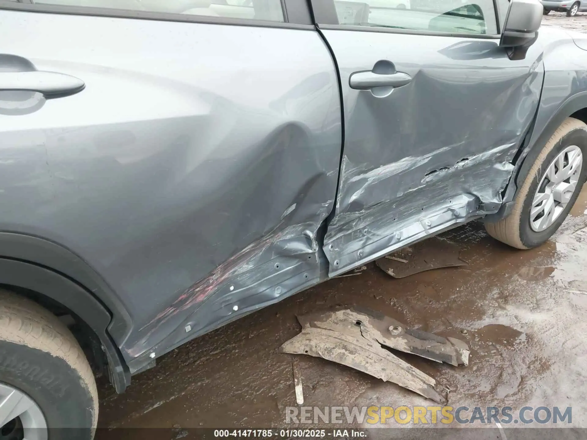 18 Photograph of a damaged car 7MUAAABG3NV040858 TOYOTA COROLLA CROSS 2022