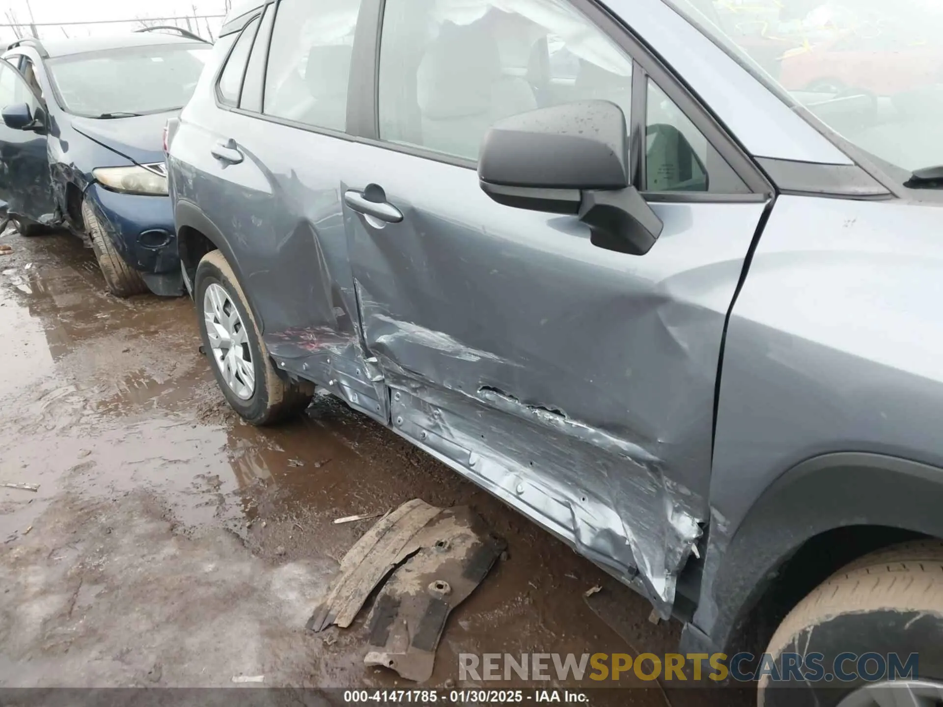 6 Photograph of a damaged car 7MUAAABG3NV040858 TOYOTA COROLLA CROSS 2022