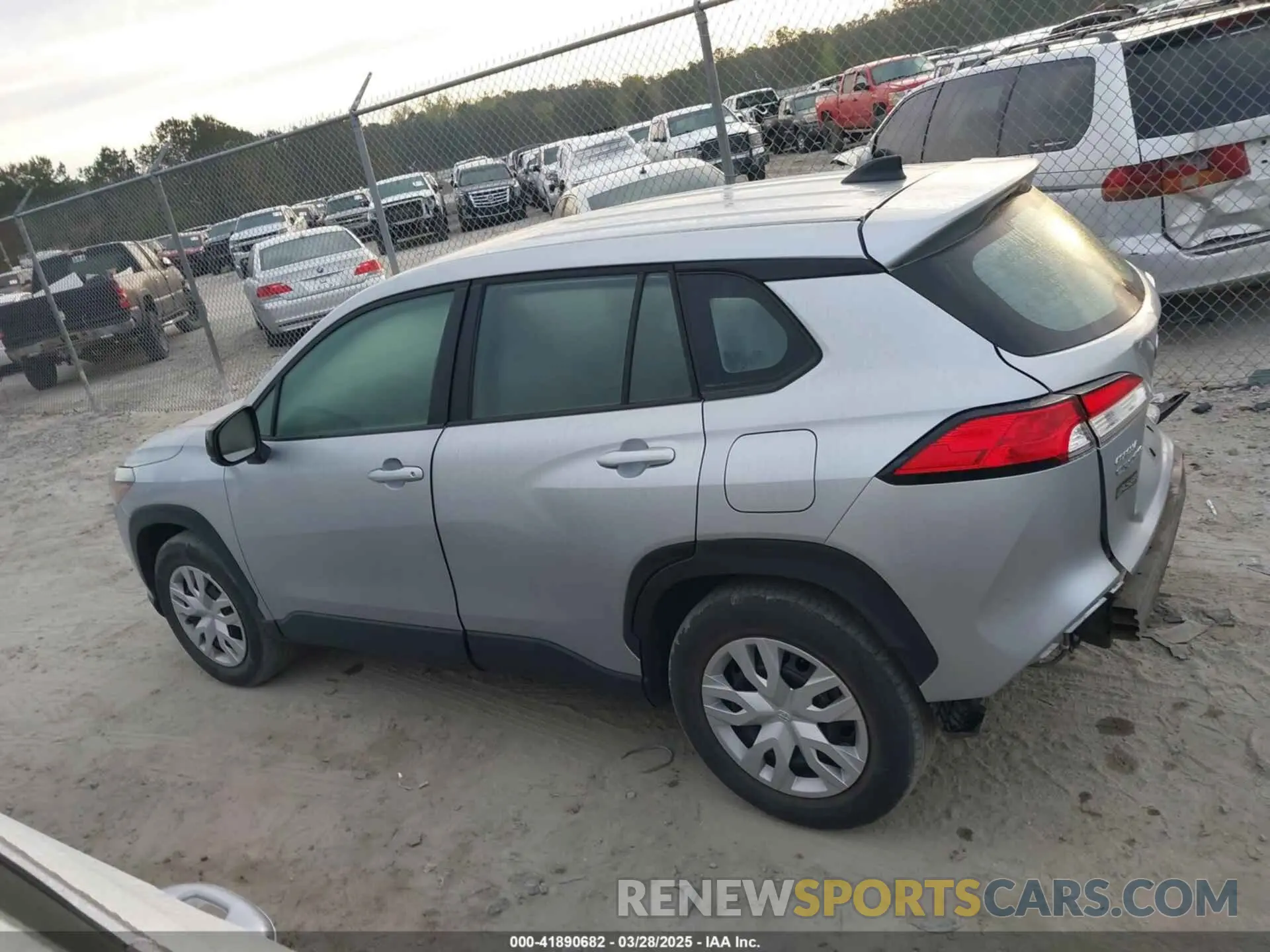 15 Photograph of a damaged car 7MUAAABG4NV002202 TOYOTA COROLLA CROSS 2022