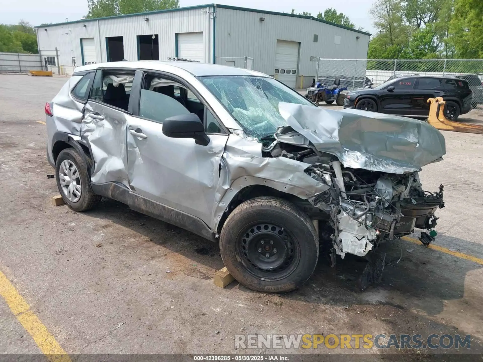 1 Photograph of a damaged car 7MUAAABG5NV013841 TOYOTA COROLLA CROSS 2022