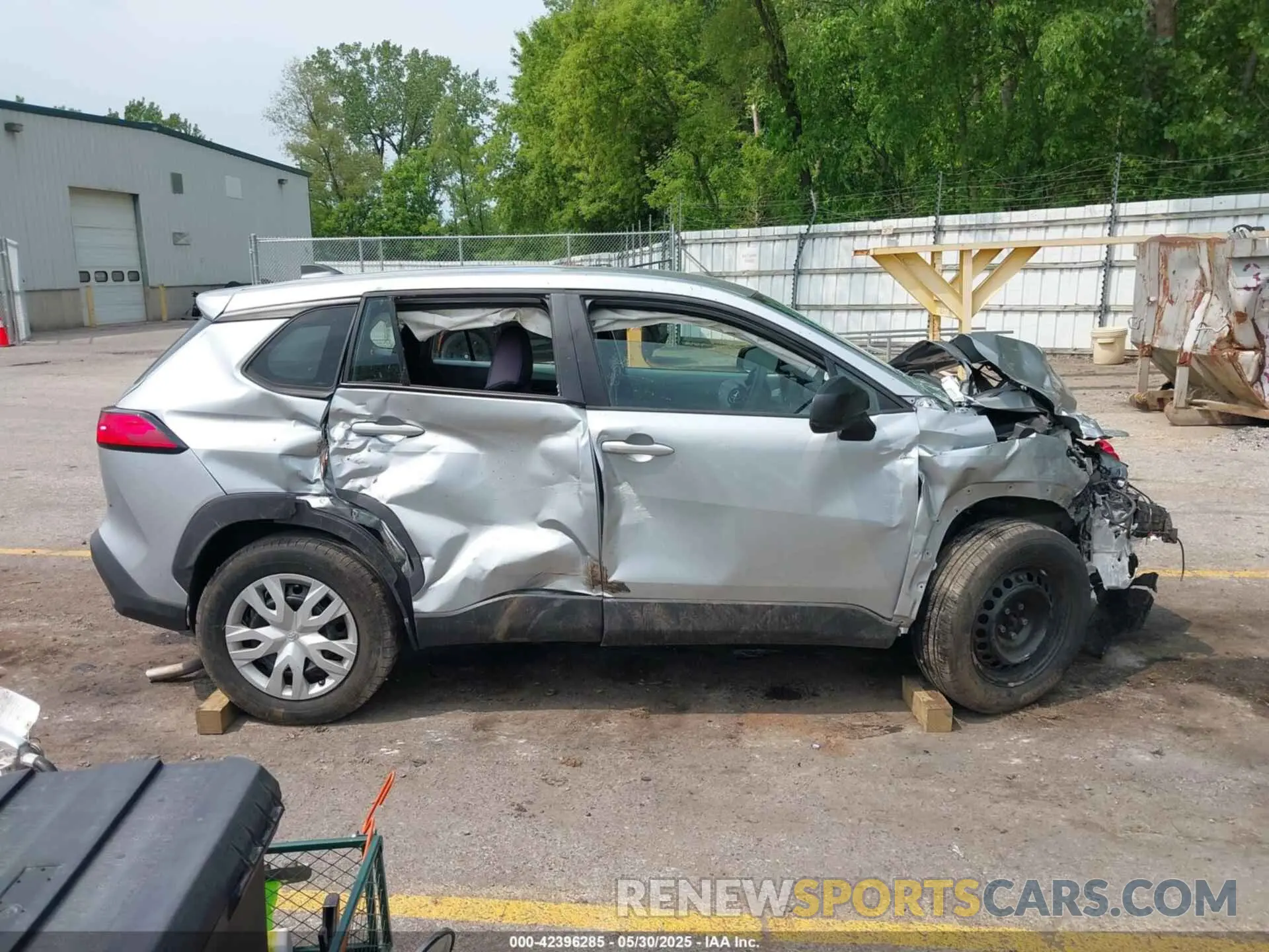 13 Photograph of a damaged car 7MUAAABG5NV013841 TOYOTA COROLLA CROSS 2022