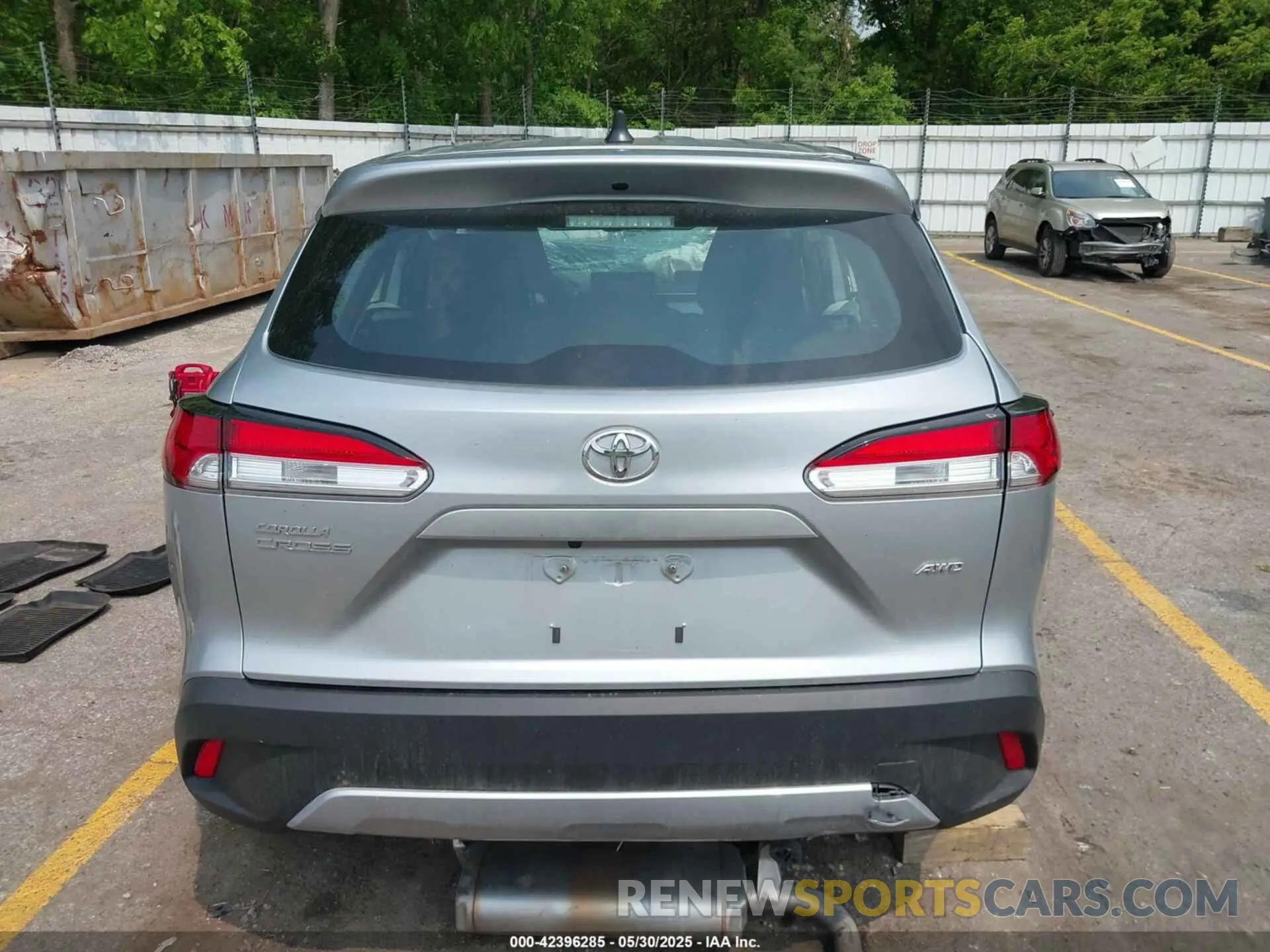 16 Photograph of a damaged car 7MUAAABG5NV013841 TOYOTA COROLLA CROSS 2022