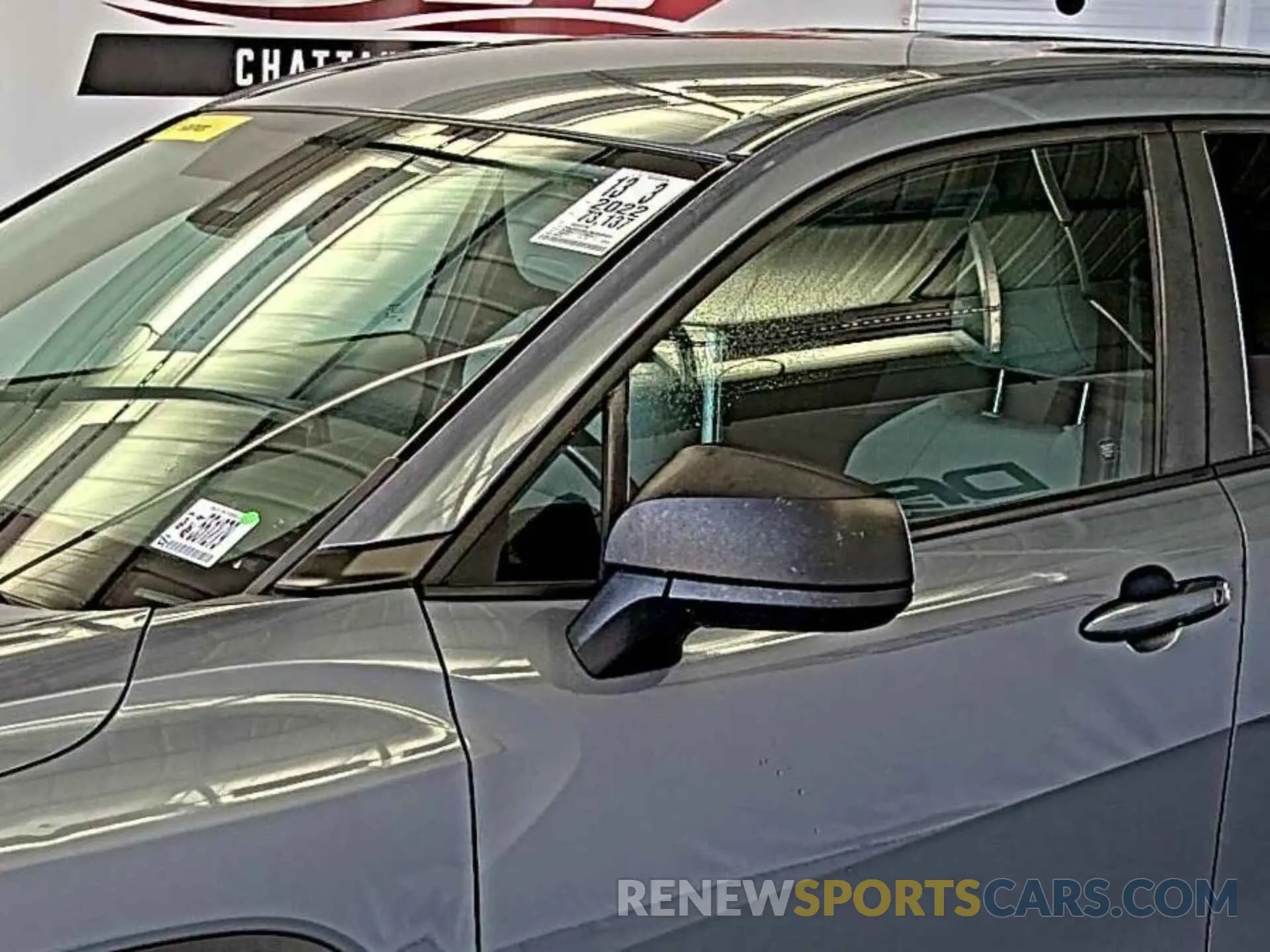 18 Photograph of a damaged car 7MUAAABG7NV020404 TOYOTA COROLLA CROSS 2022