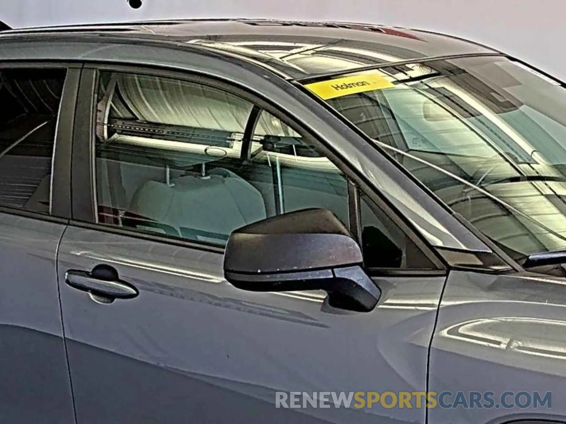 28 Photograph of a damaged car 7MUAAABG7NV020404 TOYOTA COROLLA CROSS 2022
