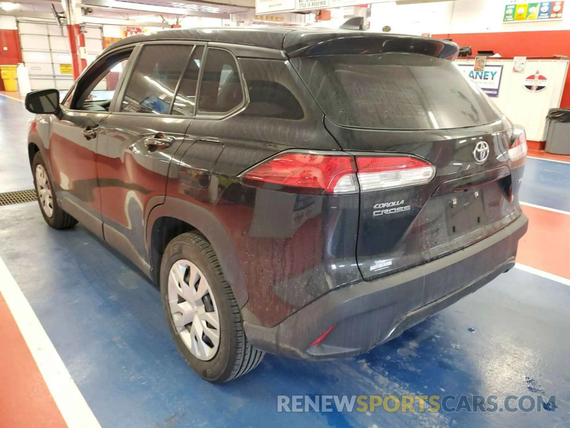 10 Photograph of a damaged car 7MUAAABG9NV016872 TOYOTA COROLLA CROSS 2022