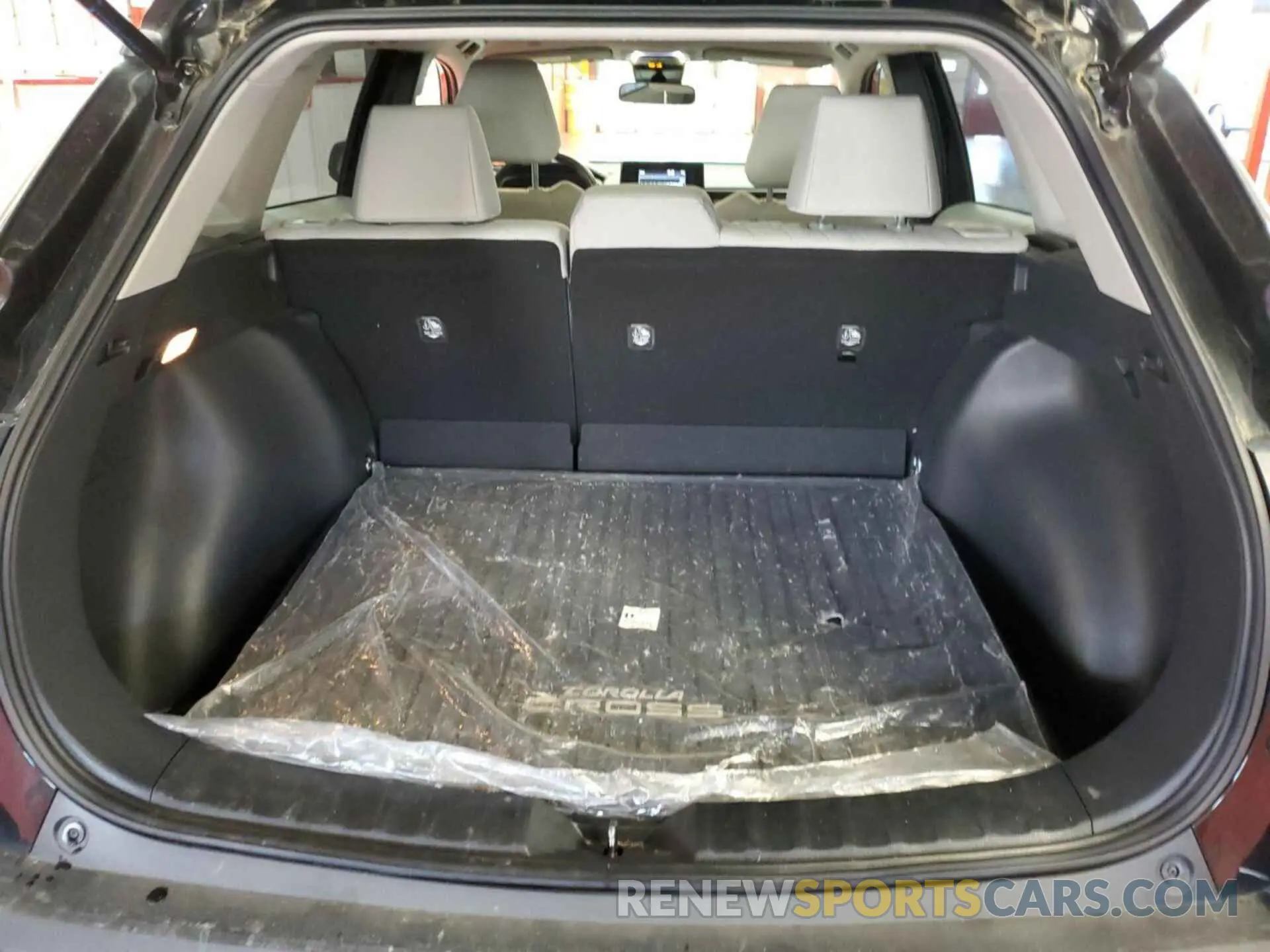 7 Photograph of a damaged car 7MUAAABG9NV016872 TOYOTA COROLLA CROSS 2022