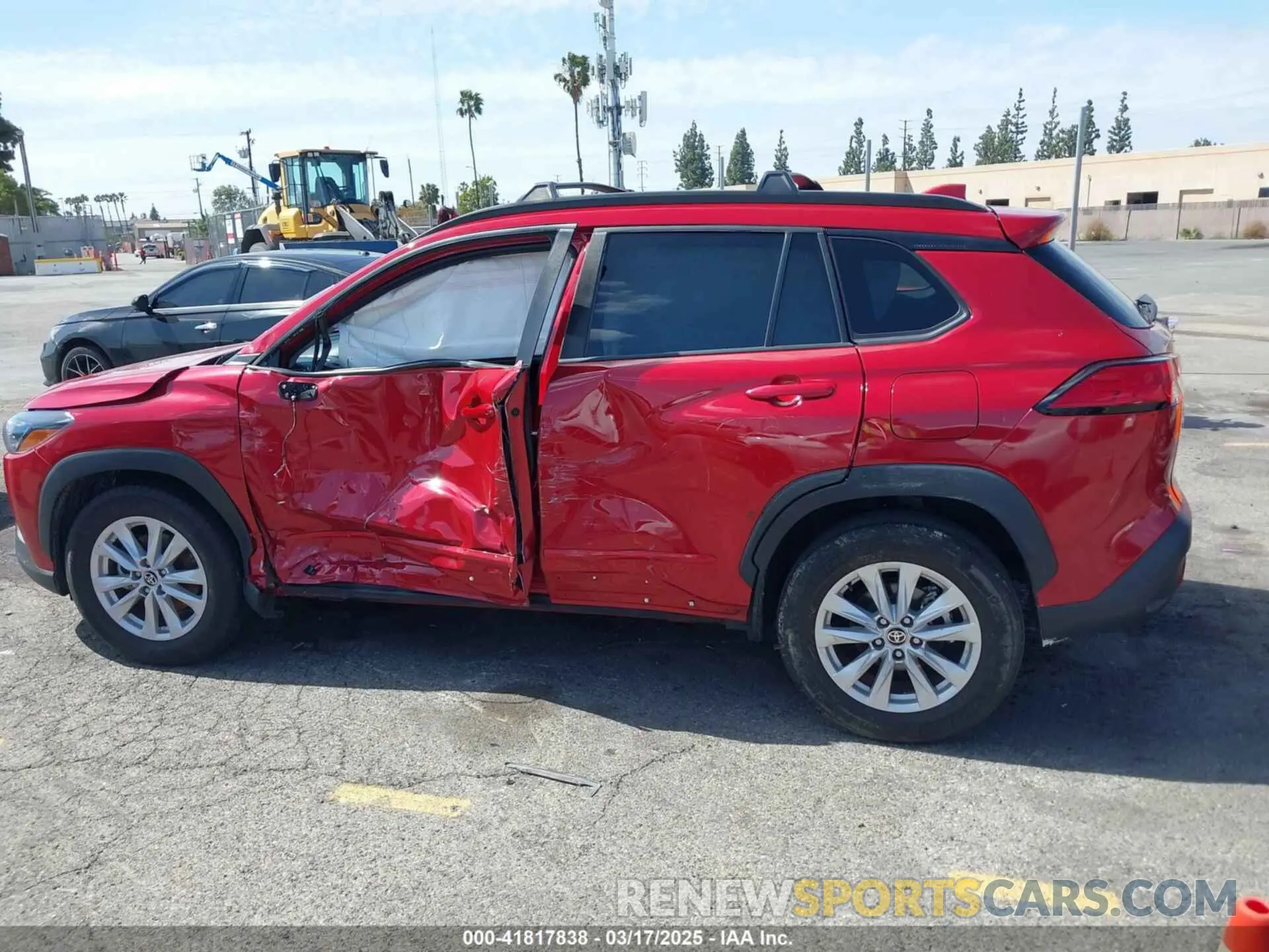 14 Photograph of a damaged car 7MUBAAAG0NV006009 TOYOTA COROLLA CROSS 2022