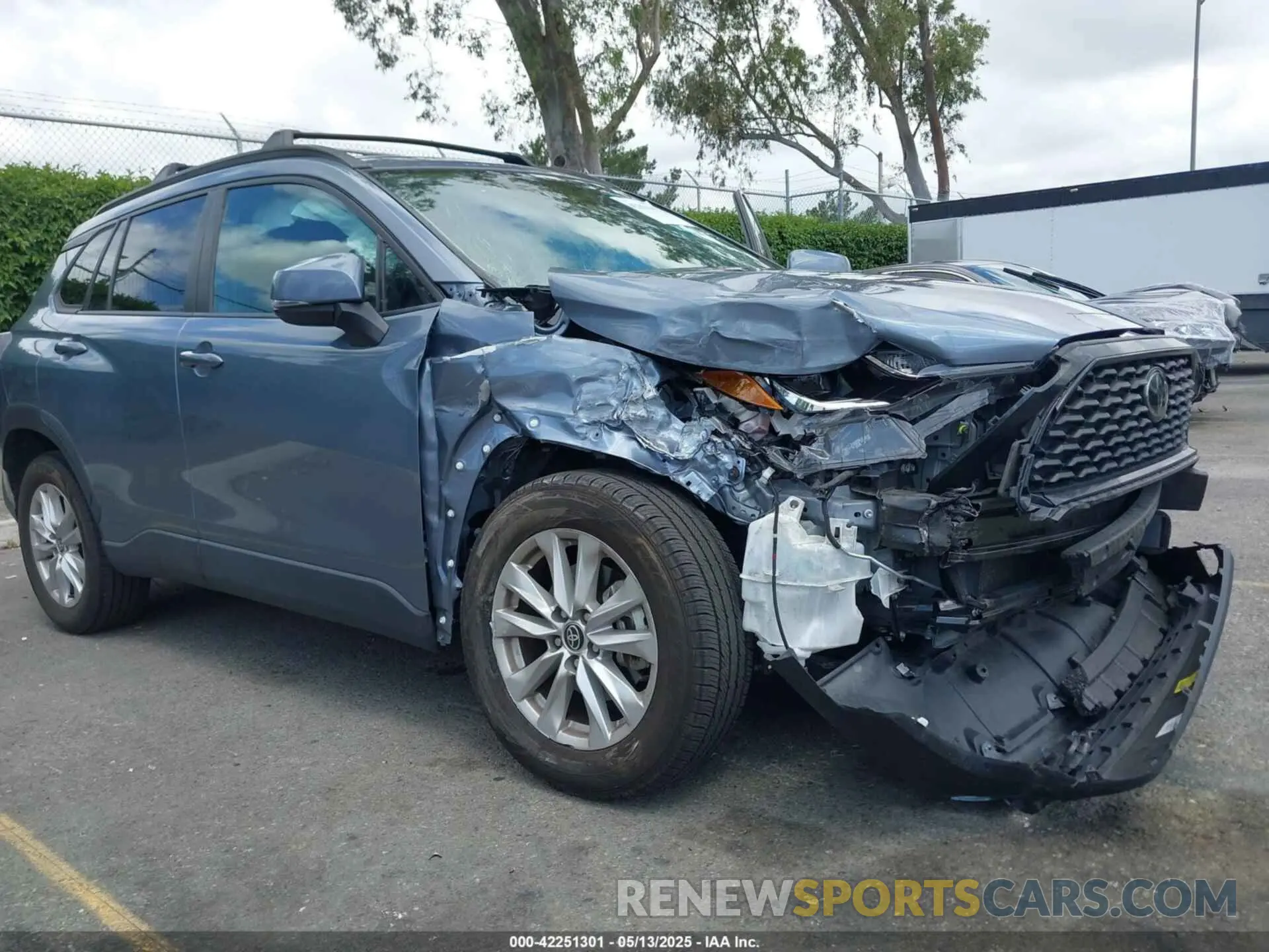 6 Photograph of a damaged car 7MUBAAAG1NV004852 TOYOTA COROLLA CROSS 2022