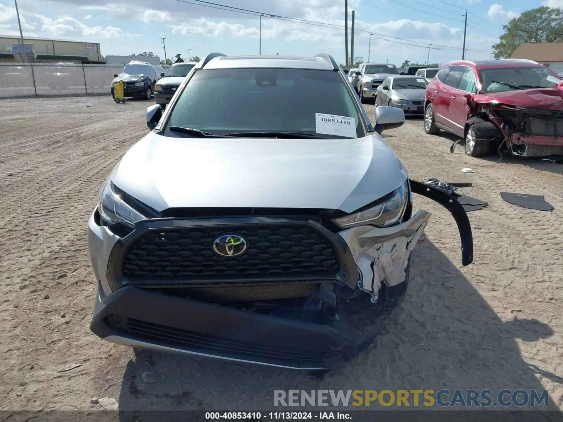 12 Photograph of a damaged car 7MUBAAAG5NV019225 TOYOTA COROLLA CROSS 2022