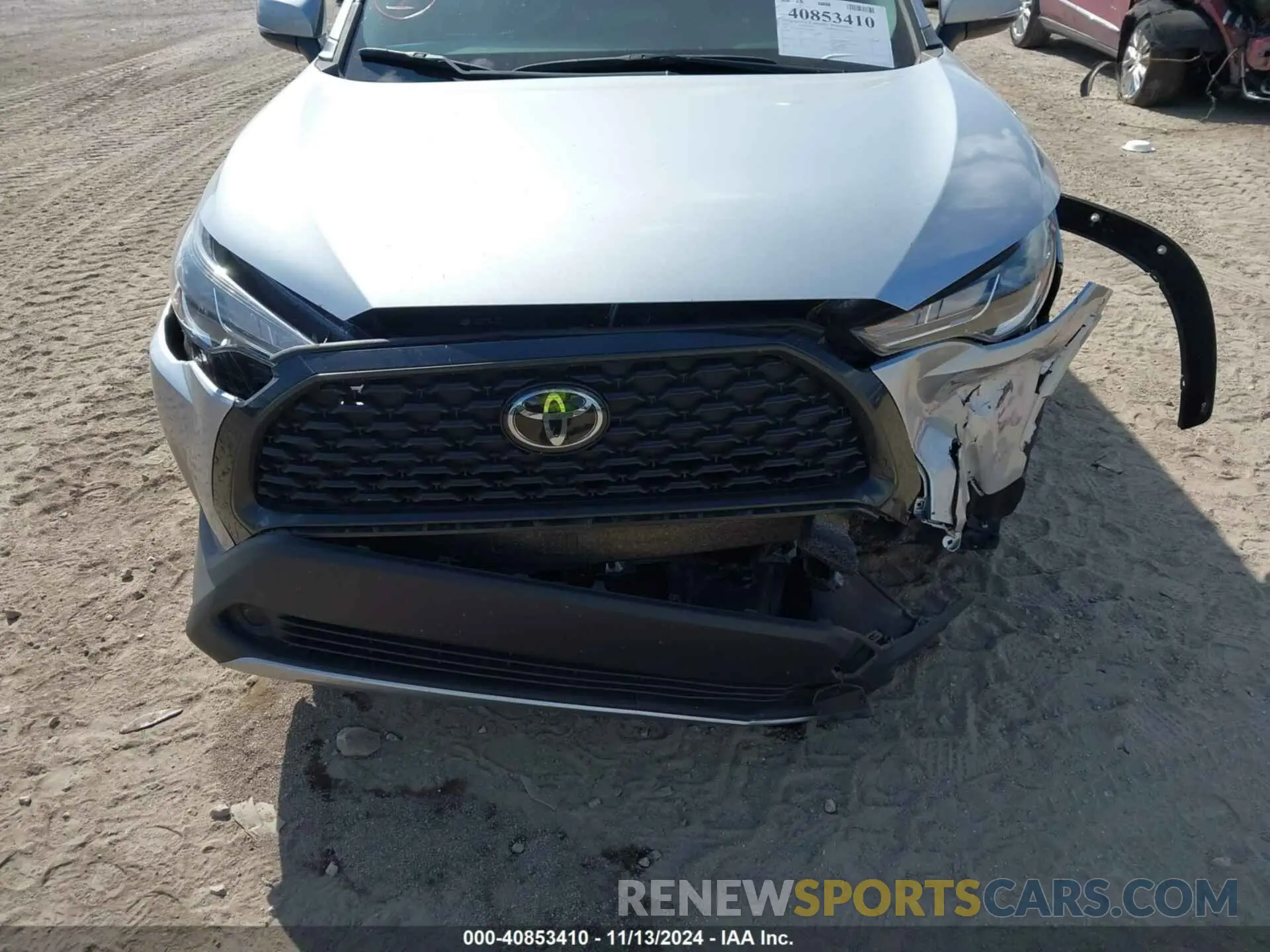 6 Photograph of a damaged car 7MUBAAAG5NV019225 TOYOTA COROLLA CROSS 2022