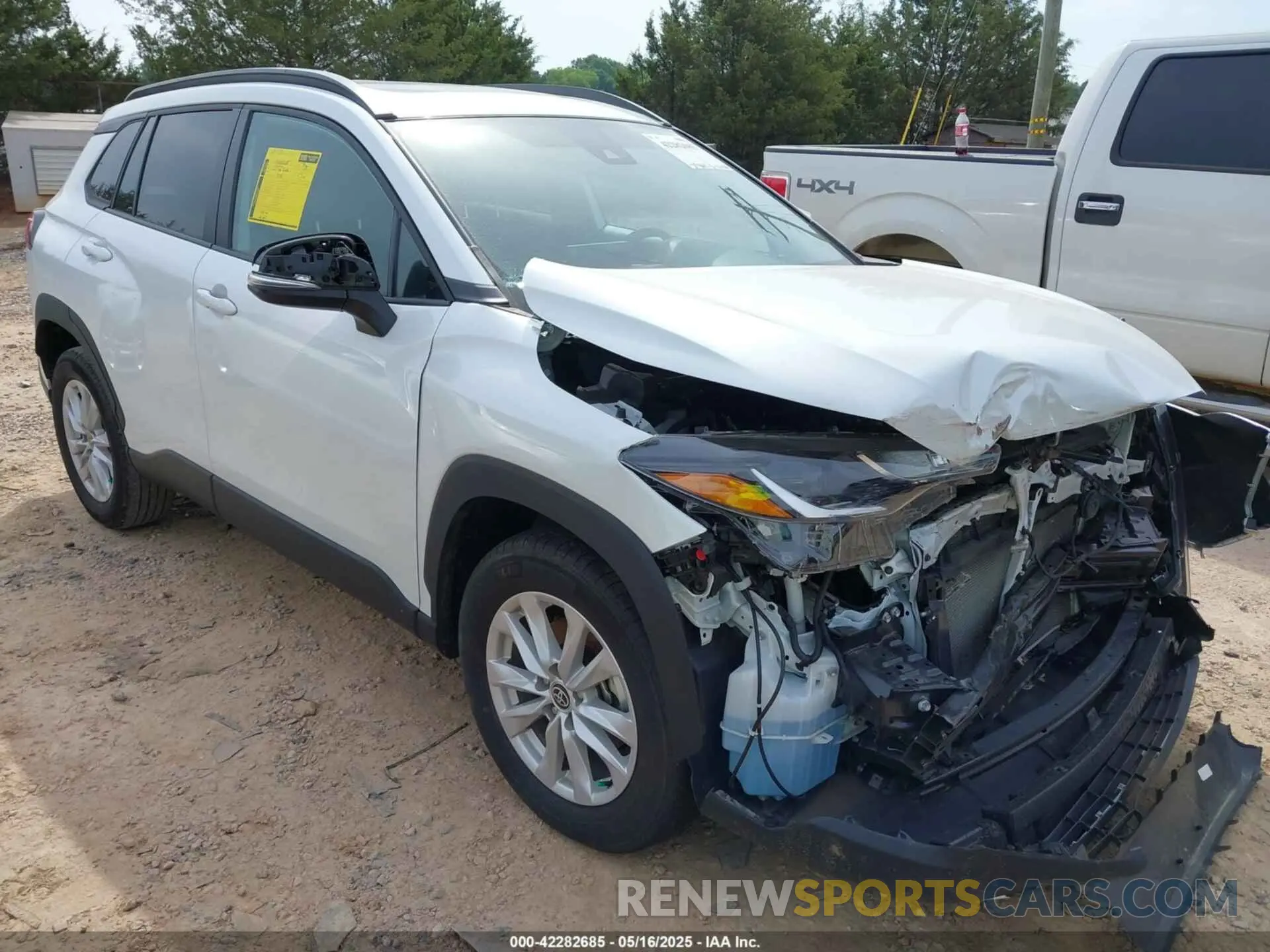 1 Photograph of a damaged car 7MUBAAAG6NV021369 TOYOTA COROLLA CROSS 2022