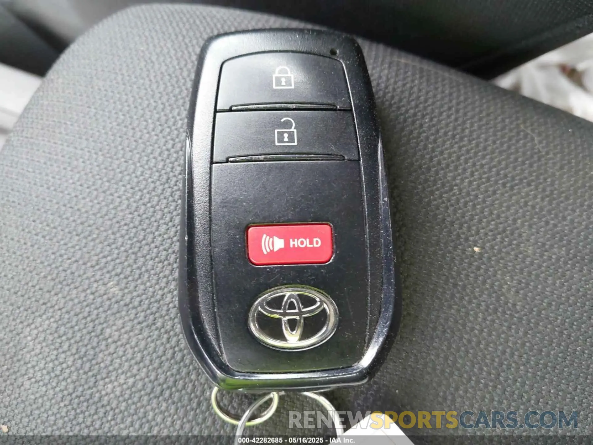 11 Photograph of a damaged car 7MUBAAAG6NV021369 TOYOTA COROLLA CROSS 2022