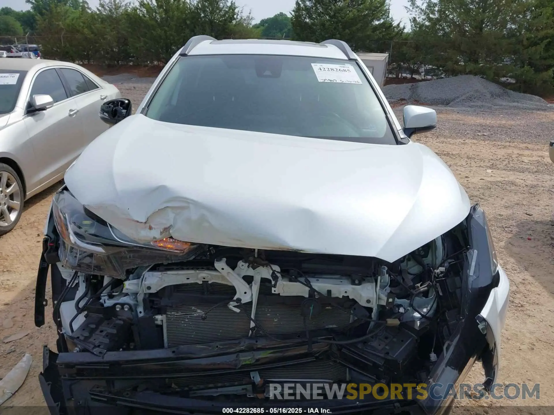 12 Photograph of a damaged car 7MUBAAAG6NV021369 TOYOTA COROLLA CROSS 2022