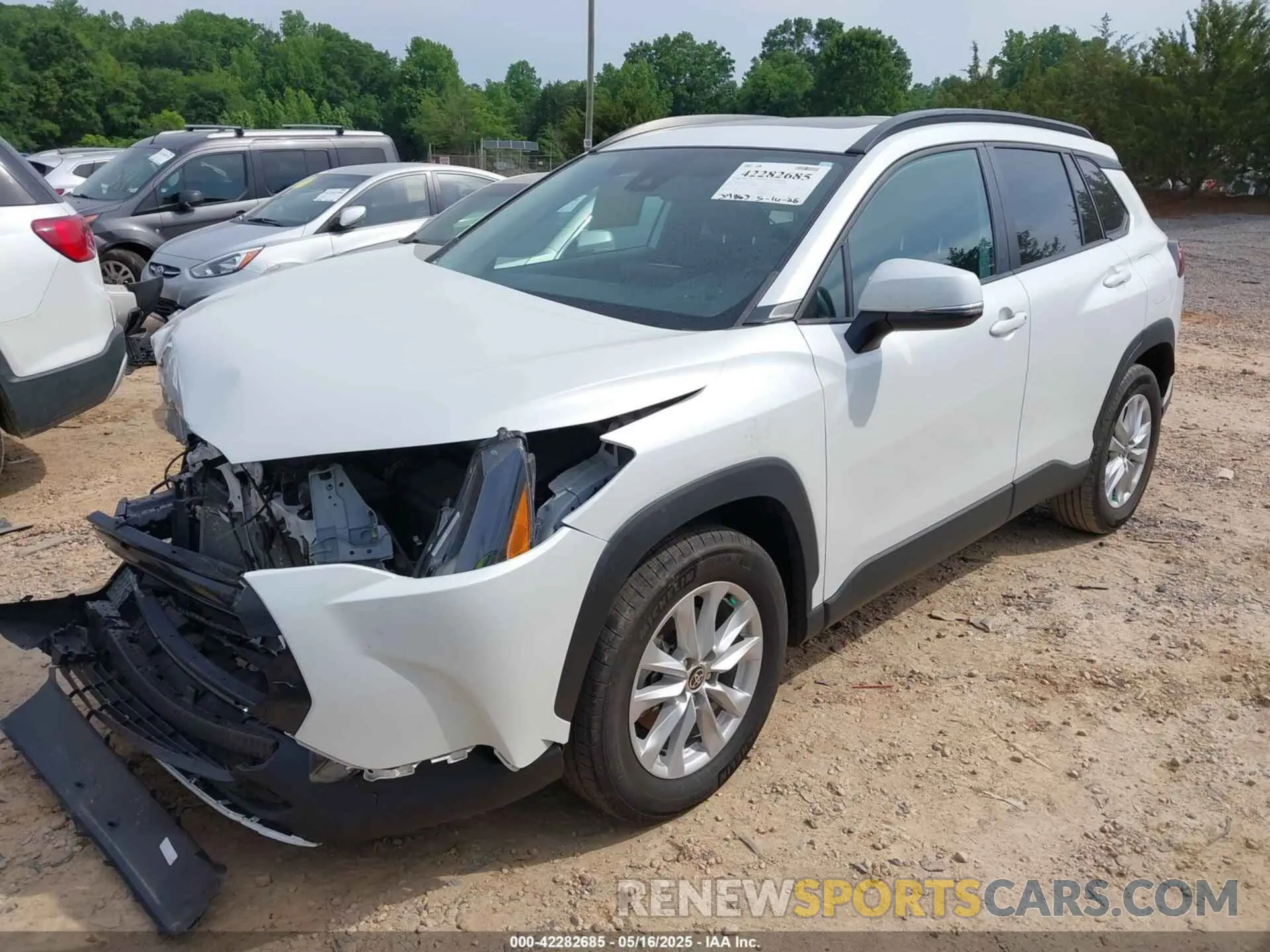 2 Photograph of a damaged car 7MUBAAAG6NV021369 TOYOTA COROLLA CROSS 2022