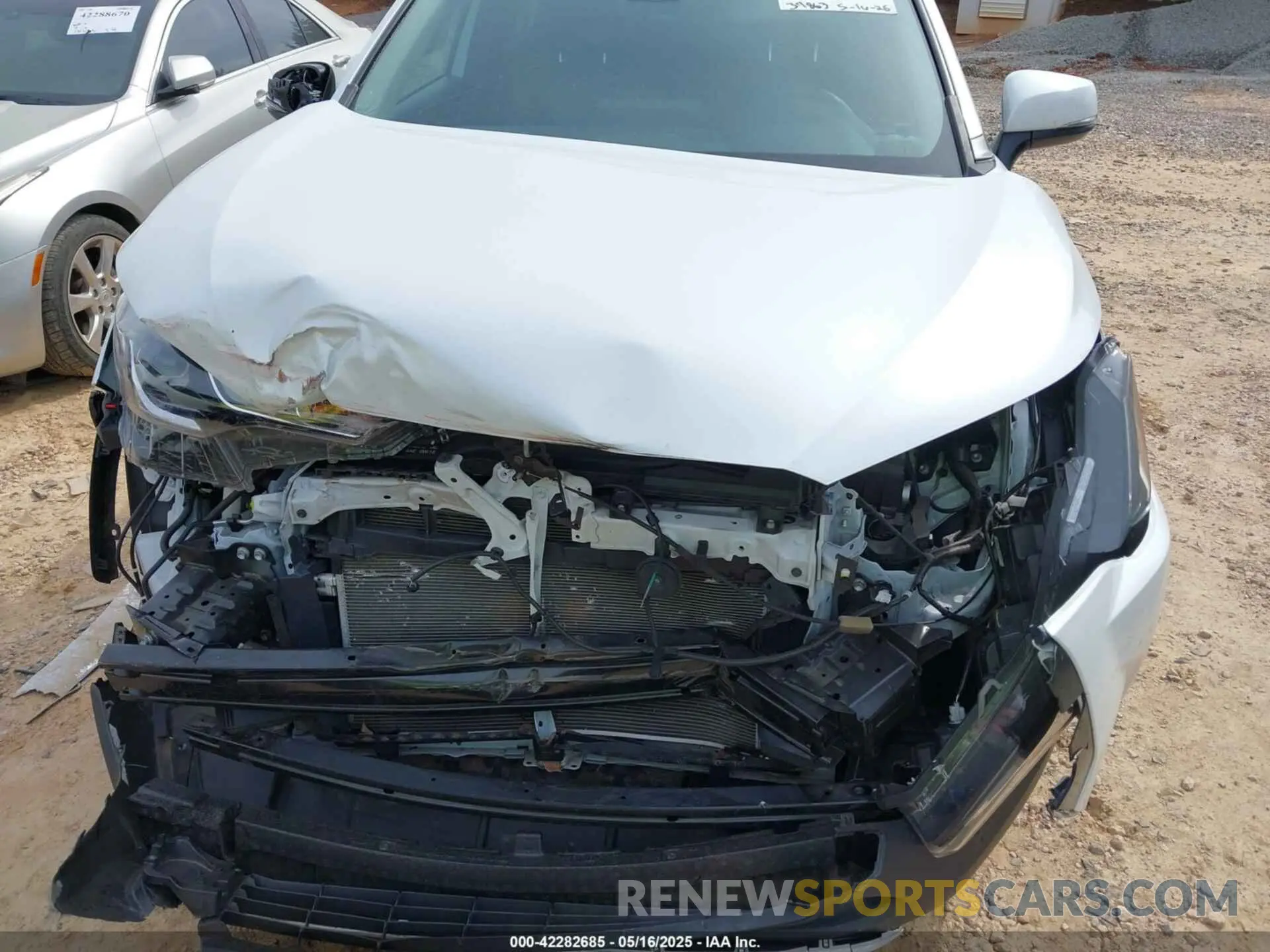 6 Photograph of a damaged car 7MUBAAAG6NV021369 TOYOTA COROLLA CROSS 2022
