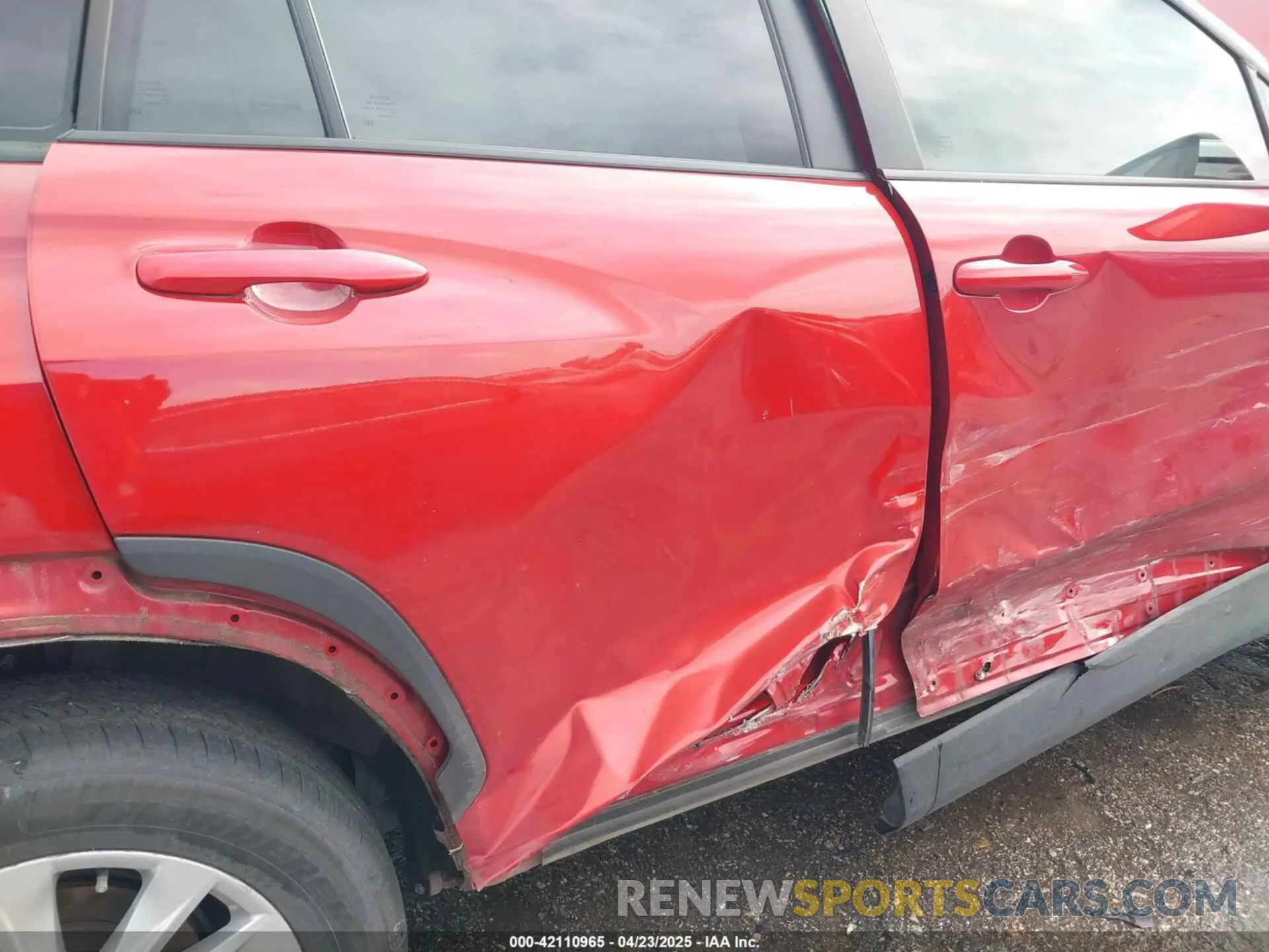 6 Photograph of a damaged car 7MUBAAAGXNV021150 TOYOTA COROLLA CROSS 2022