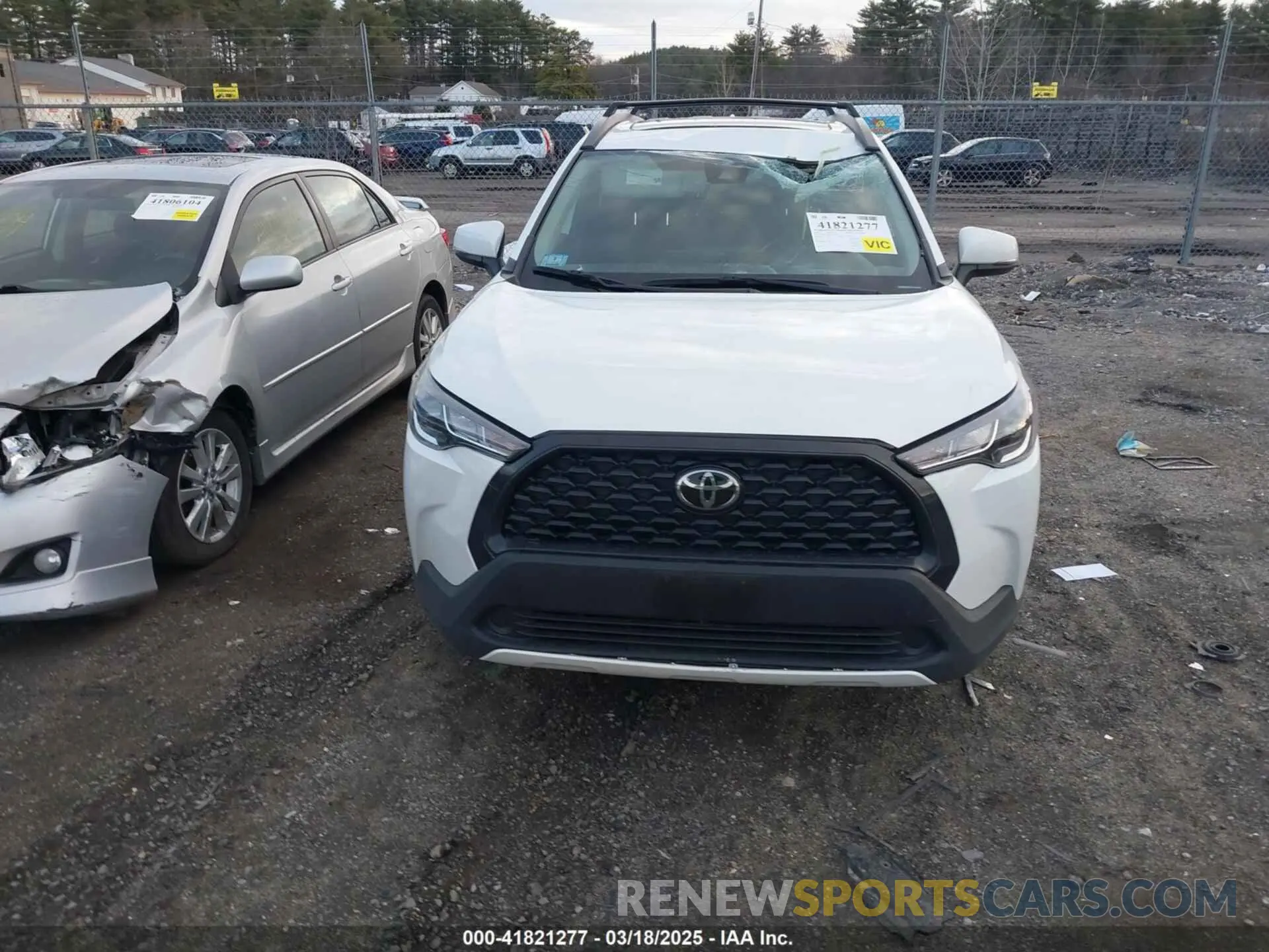 12 Photograph of a damaged car 7MUBAABG0NV030759 TOYOTA COROLLA CROSS 2022