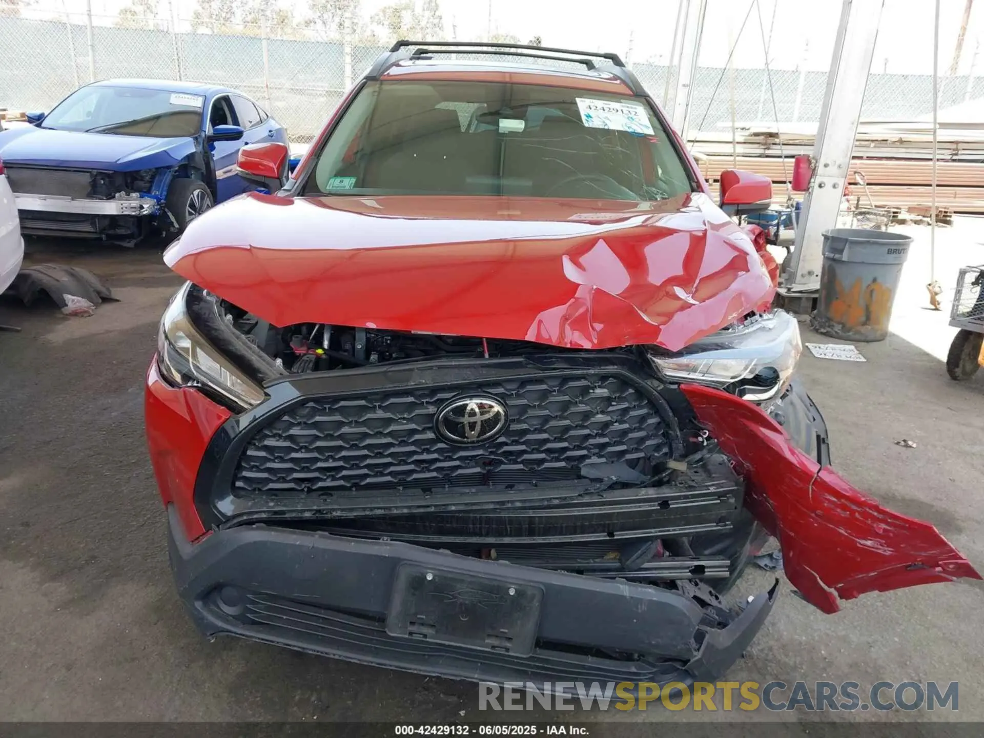 12 Photograph of a damaged car 7MUBAABG2NV025644 TOYOTA COROLLA CROSS 2022