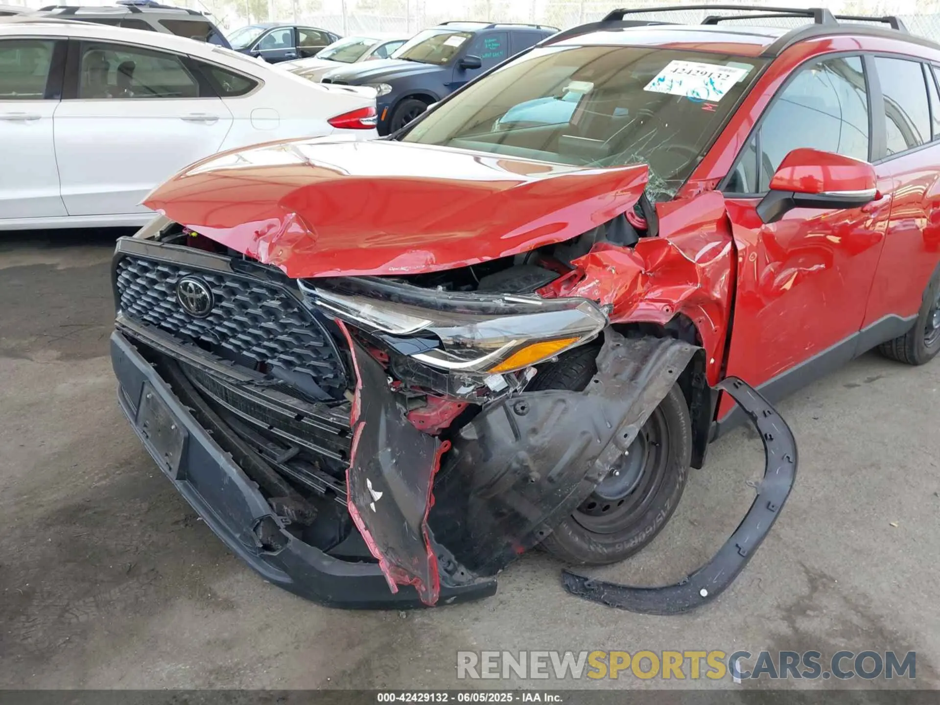 6 Photograph of a damaged car 7MUBAABG2NV025644 TOYOTA COROLLA CROSS 2022